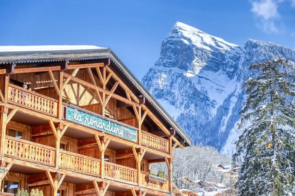 Facade/entrance in Residence Hôtelière La Renardiere