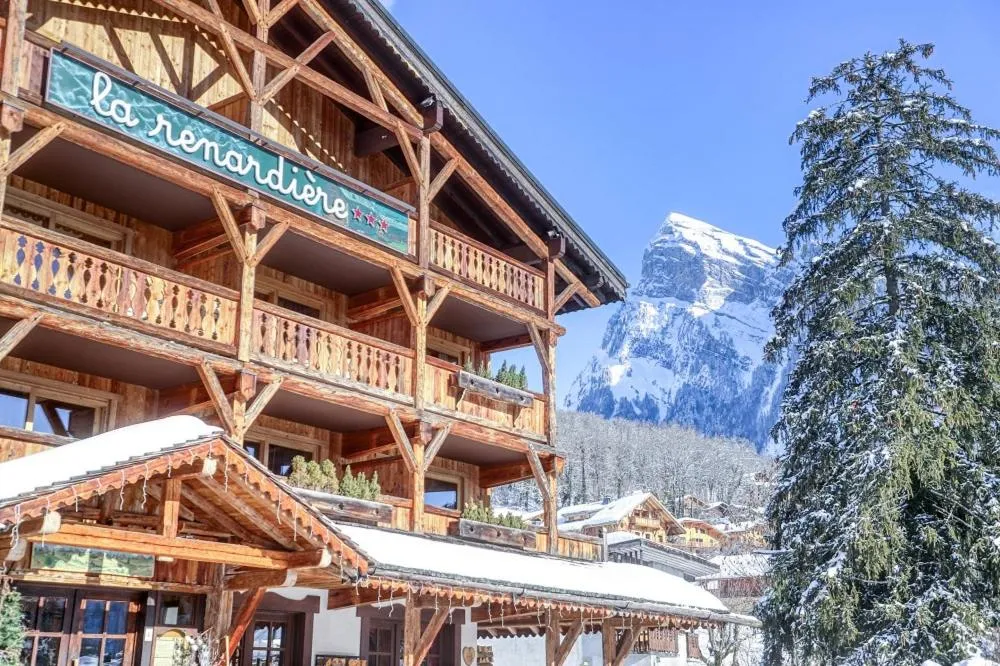 Facade/entrance in Residence Hôtelière La Renardiere