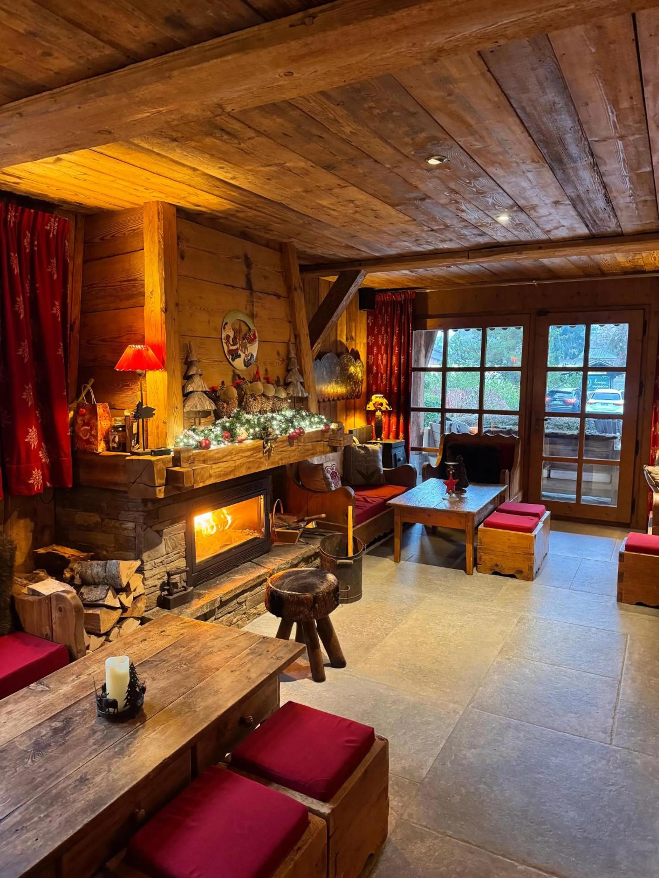 Lounge or bar in Residence Hôtelière La Renardiere