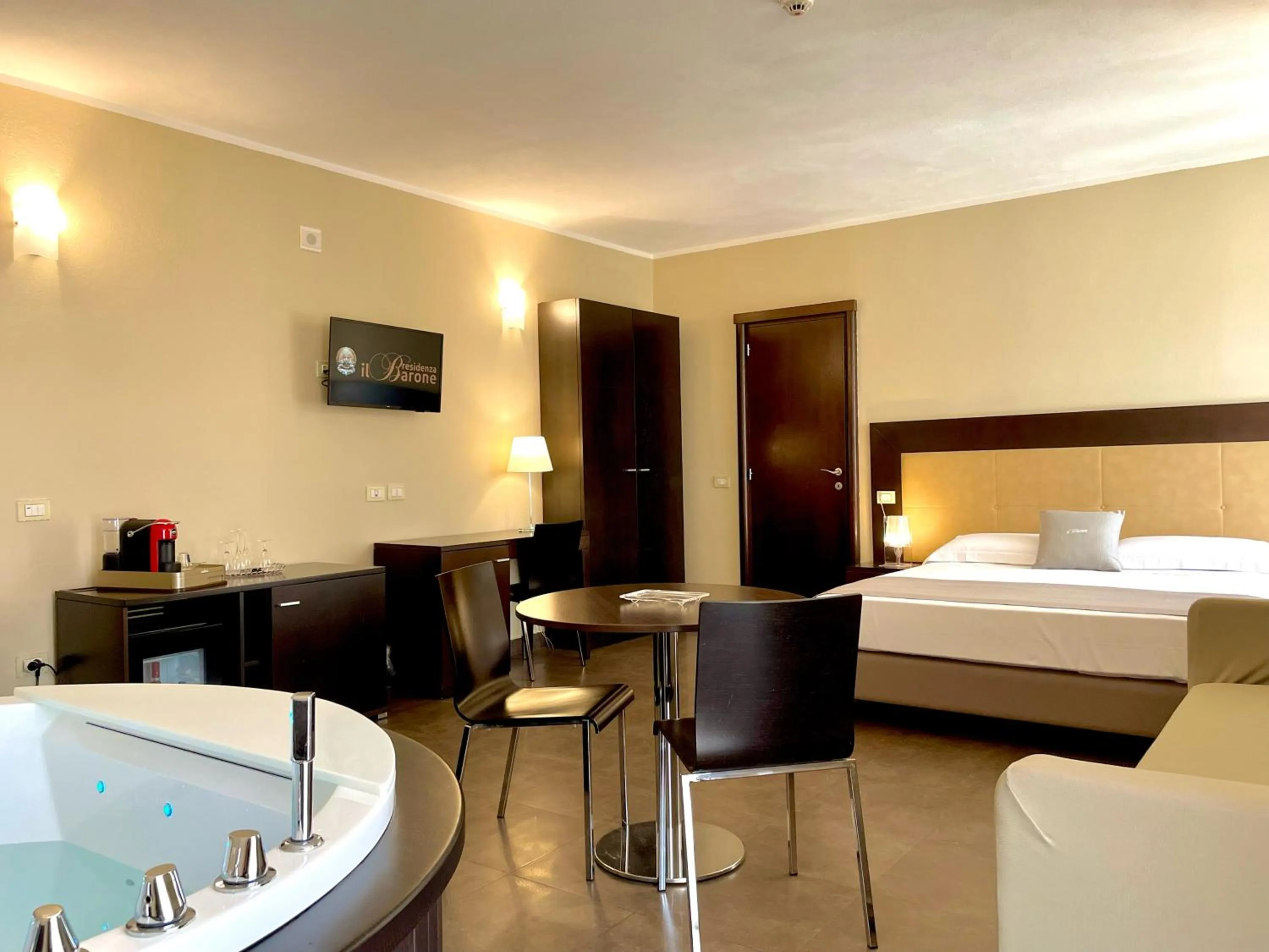 Hot Tub, Bed in Residenza il Barone