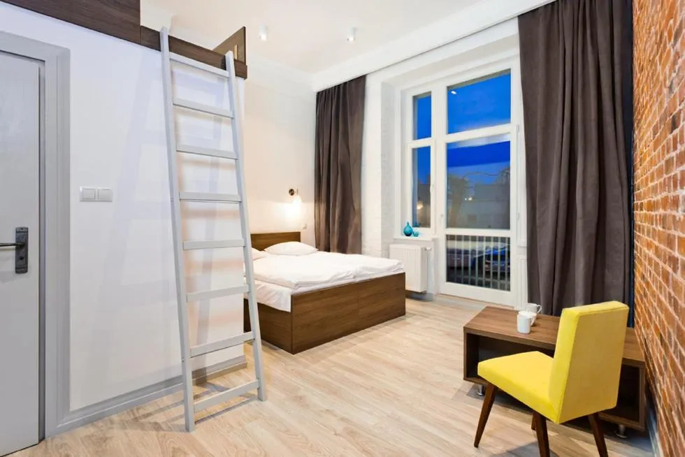 Photo of the whole room, Bed in MoHo S