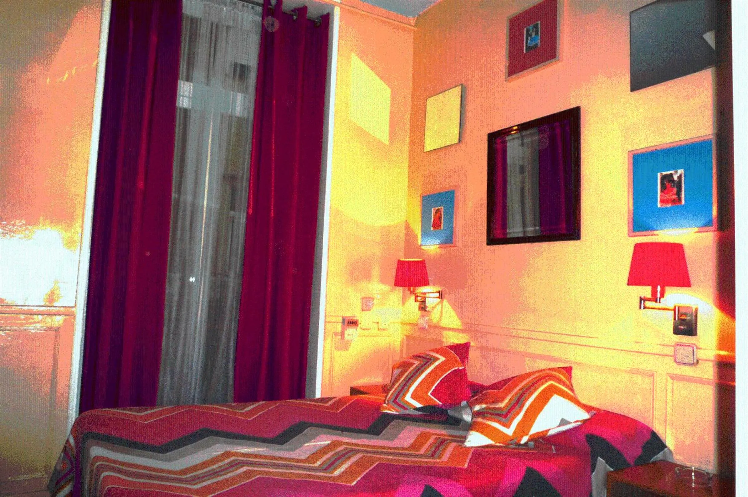 Bed in Hostal La Fontana