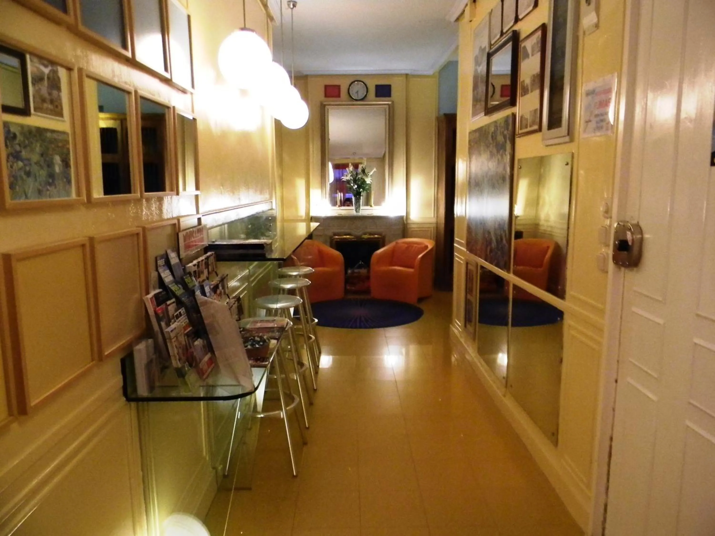 Lobby or reception in Hostal La Fontana