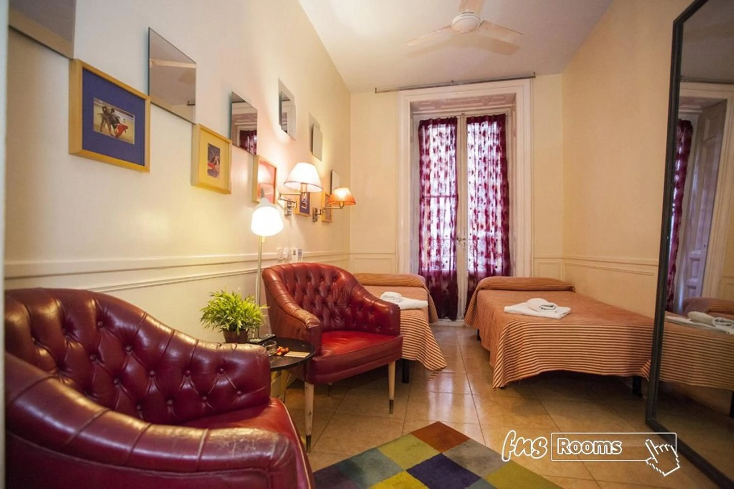 Photo of the whole room in Hostal La Fontana