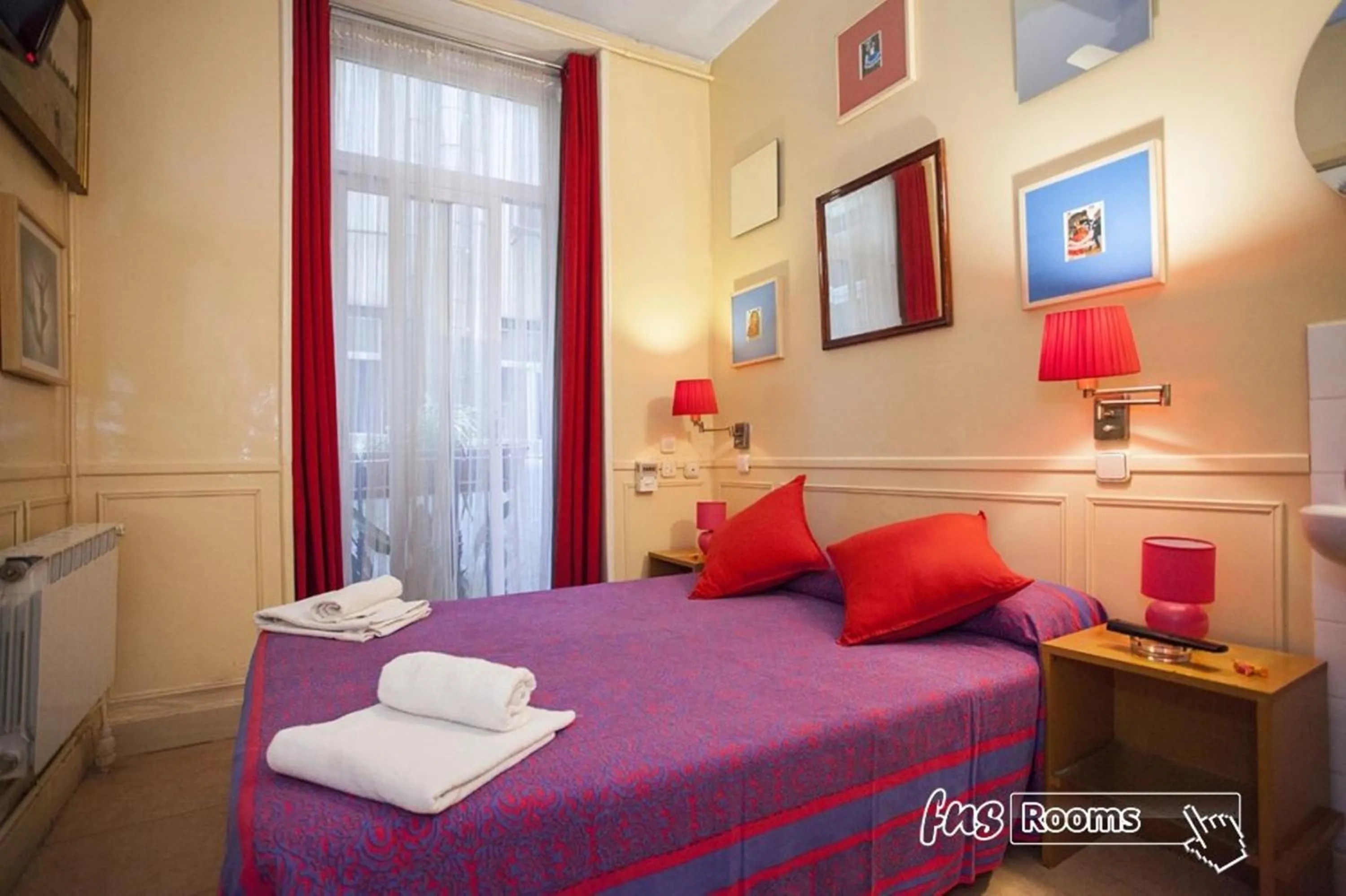 Bed in Hostal La Fontana