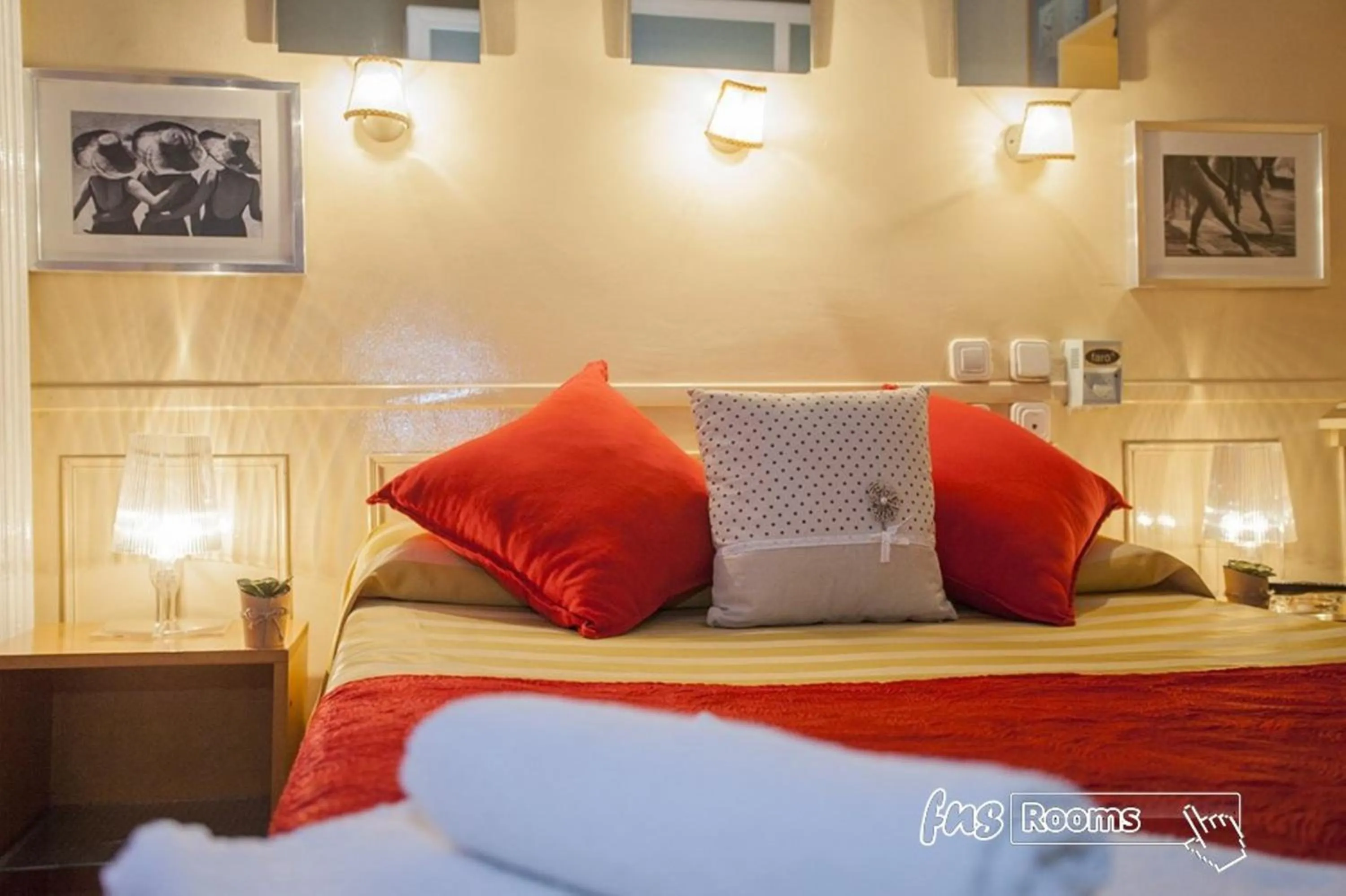 Bed in Hostal La Fontana