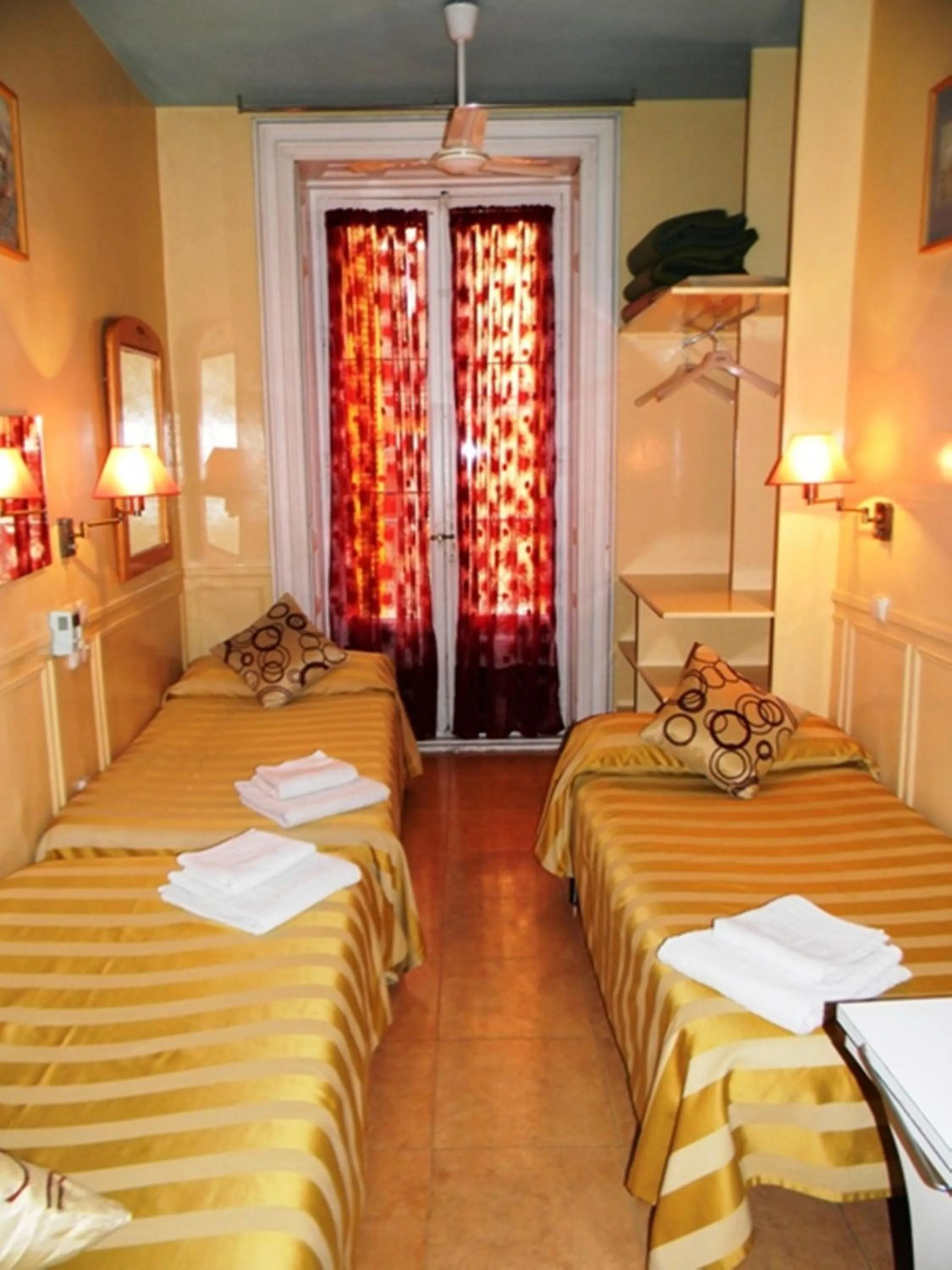 Photo of the whole room, Bed in Hostal La Fontana