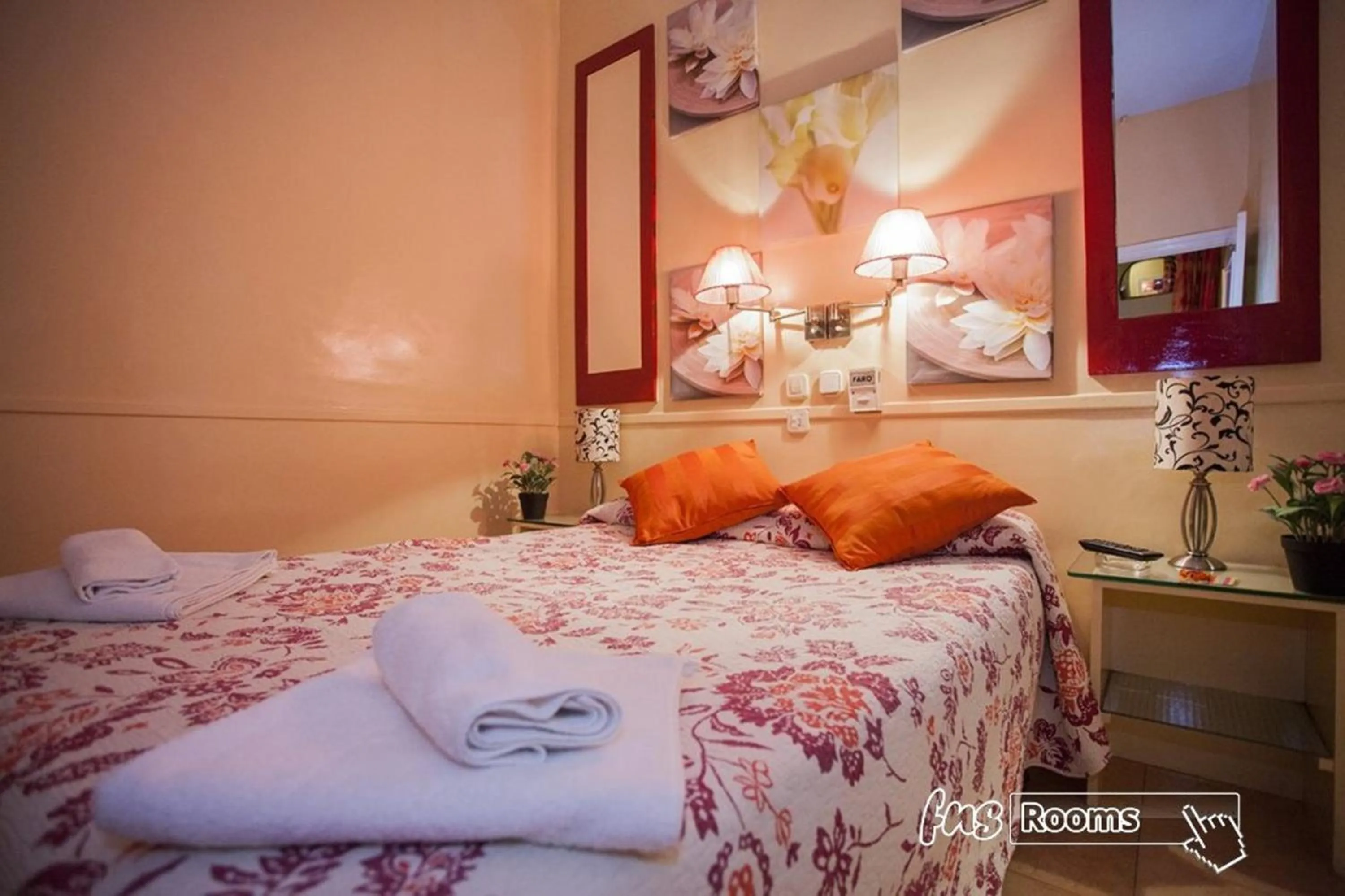 Bed in Hostal La Fontana