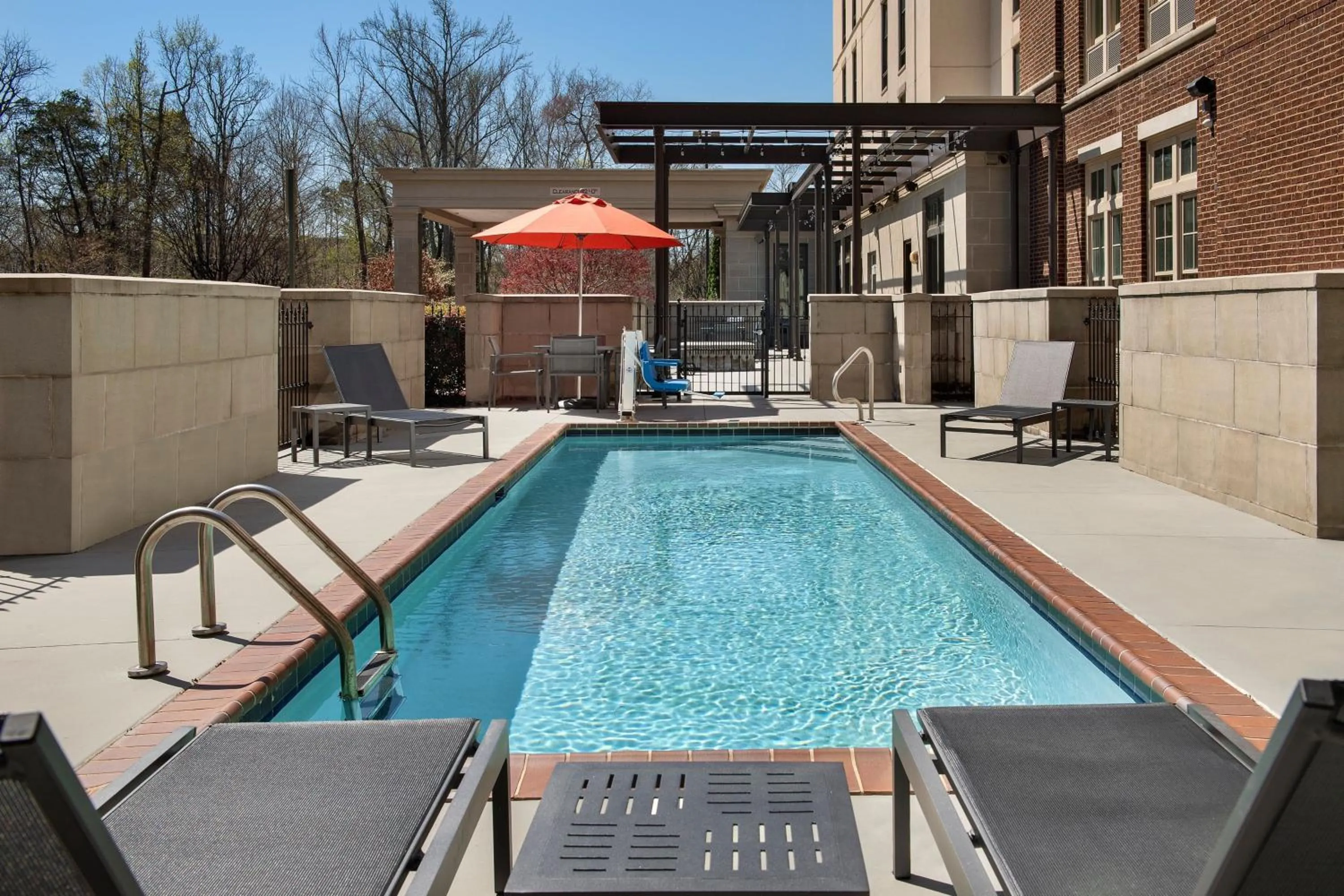 Swimming pool in SpringHill Suites by Marriott Huntsville West/Research Park