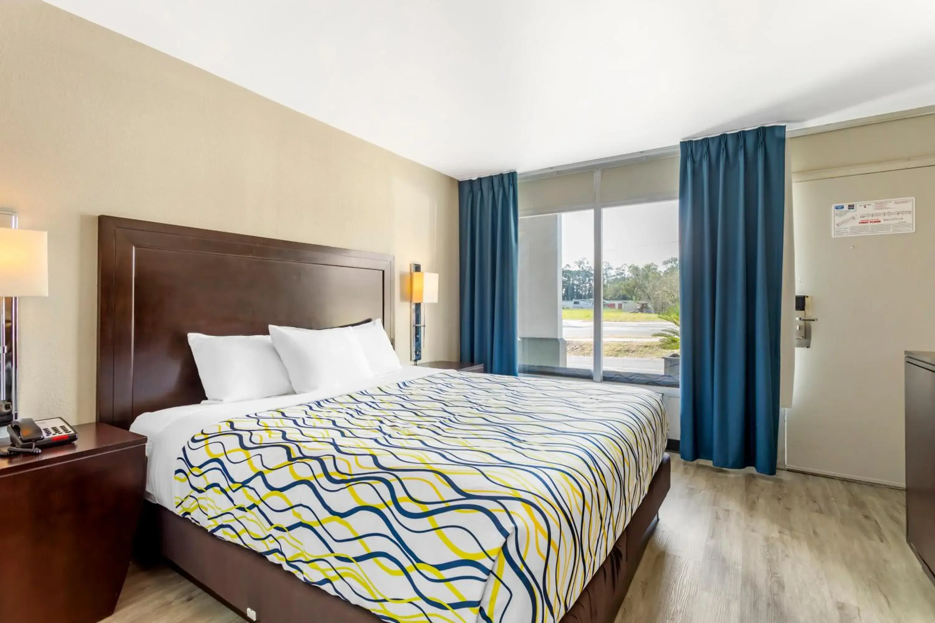 King Room - Disability Access/Non Smoking in Rodeway Inn Orange Park - Jacksonville near Naval Air Station King Room - Disability Access/Non Smoking in Rodeway Inn Orange Park - Jacksonville near Naval Air Station