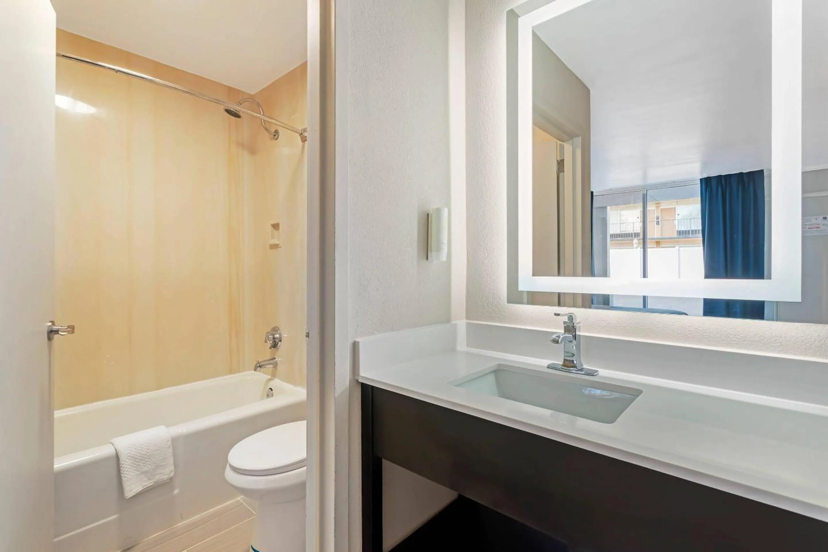 Bedroom in Rodeway Inn Orange Park - Jacksonville near Naval Air Station