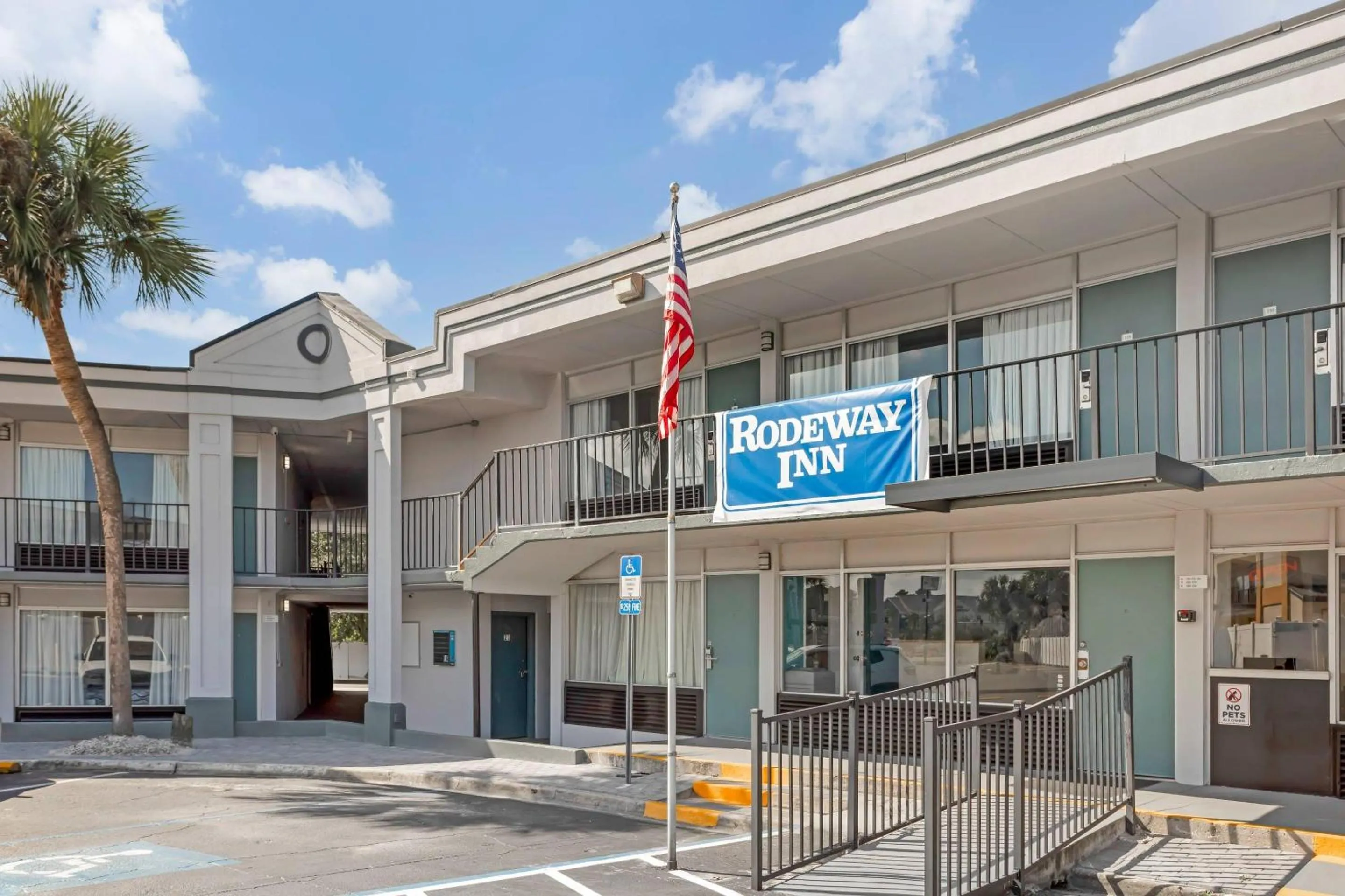 Property building in Rodeway Inn Orange Park - Jacksonville near Naval Air Station