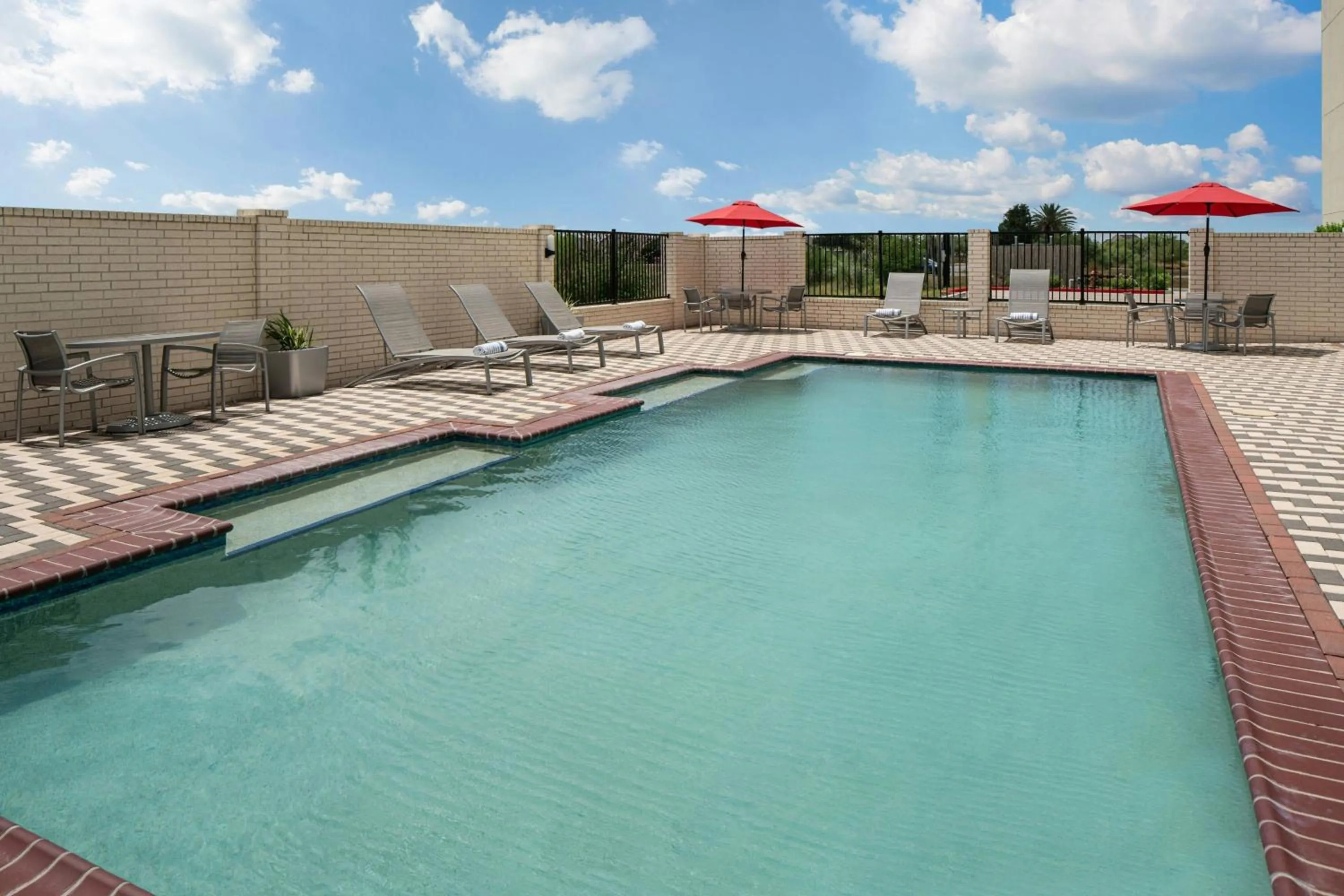Swimming pool in TownePlace Suites by Marriott Kingsville
