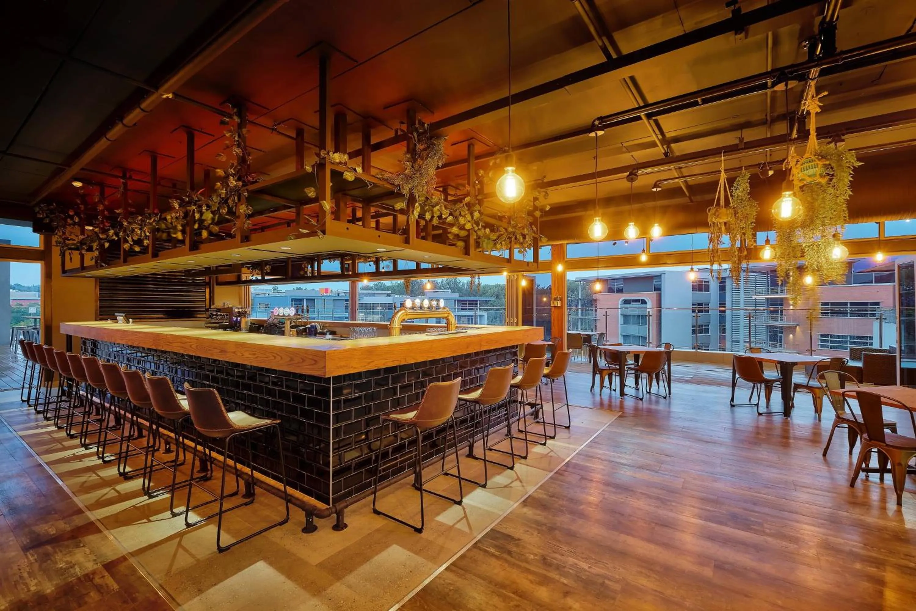 Lounge or bar in Protea Hotel by Marriott Pretoria Loftus Park