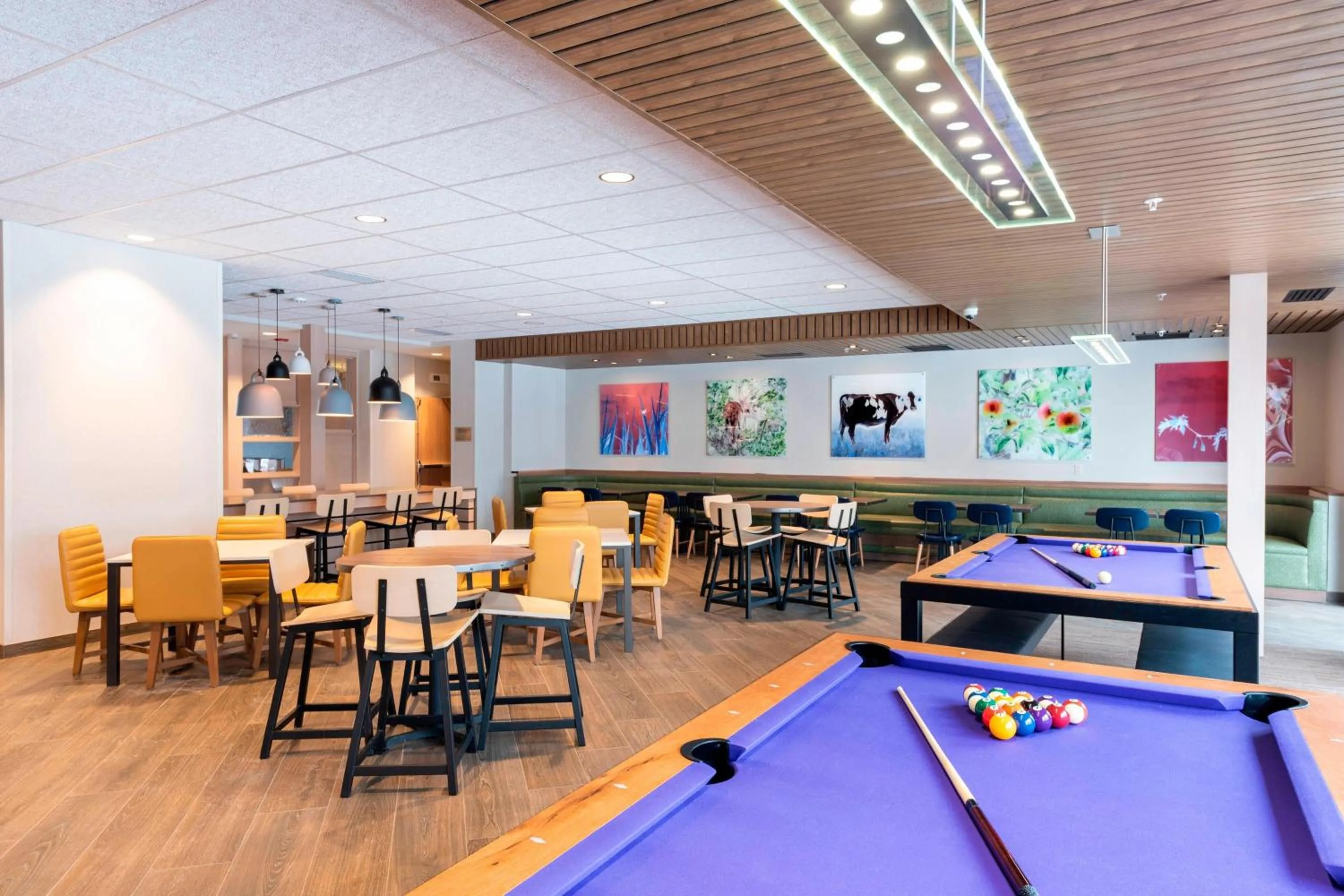 Swimming pool in Fairfield Inn & Suites by Marriott Fair Oaks Farms