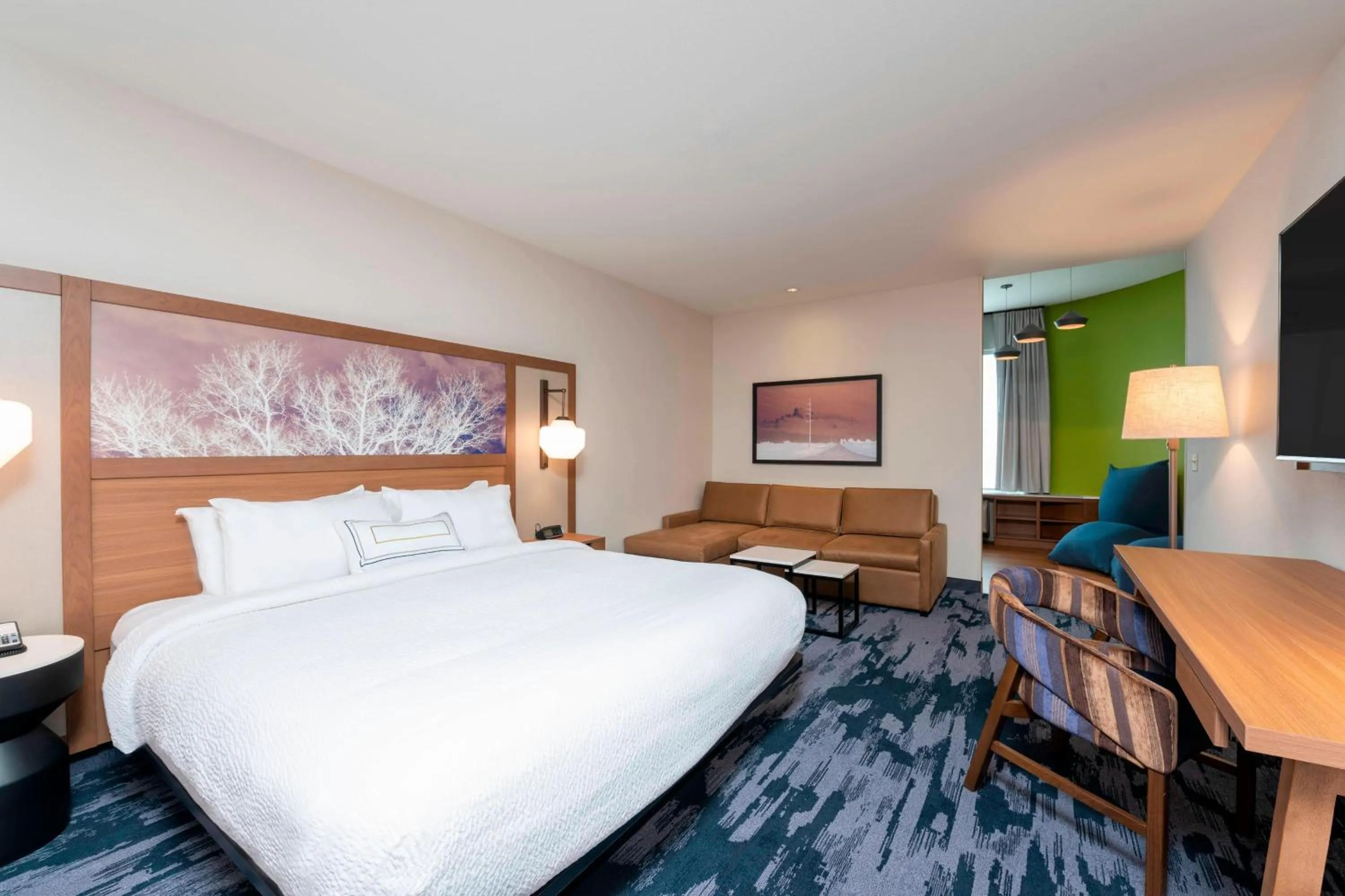 Photo of the whole room, Bed in Fairfield Inn & Suites by Marriott Fair Oaks Farms