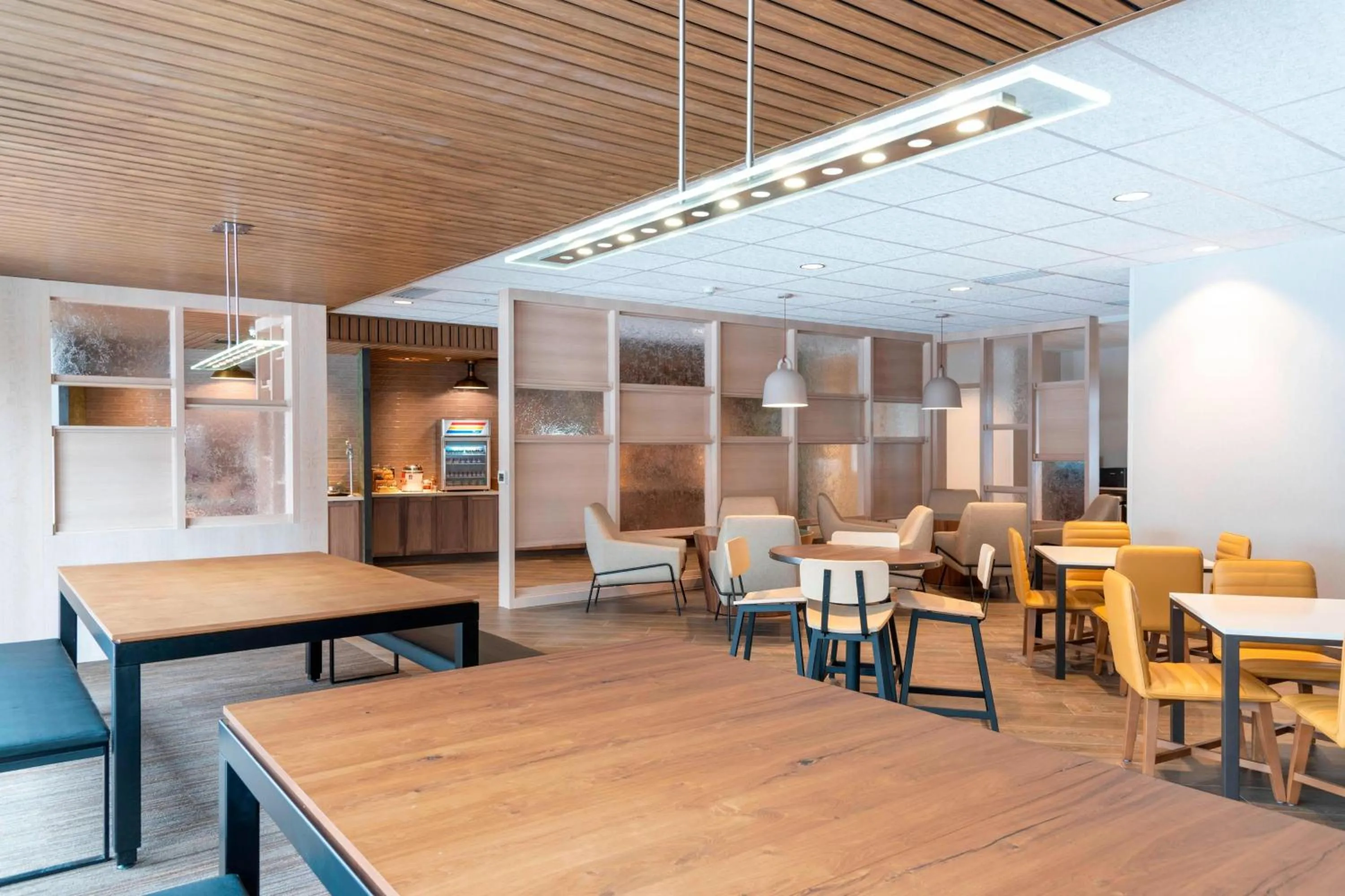 Breakfast in Fairfield Inn & Suites by Marriott Fair Oaks Farms