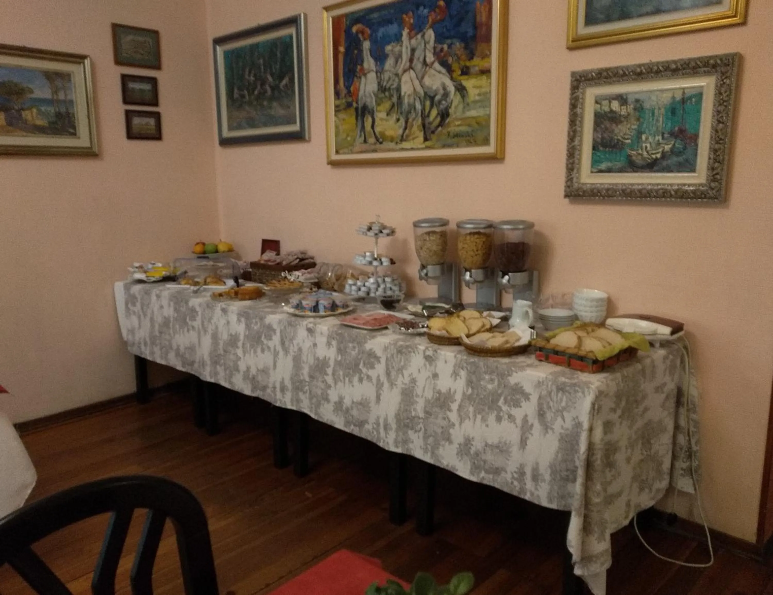 Restaurant/places to eat in Hotel Lucciola