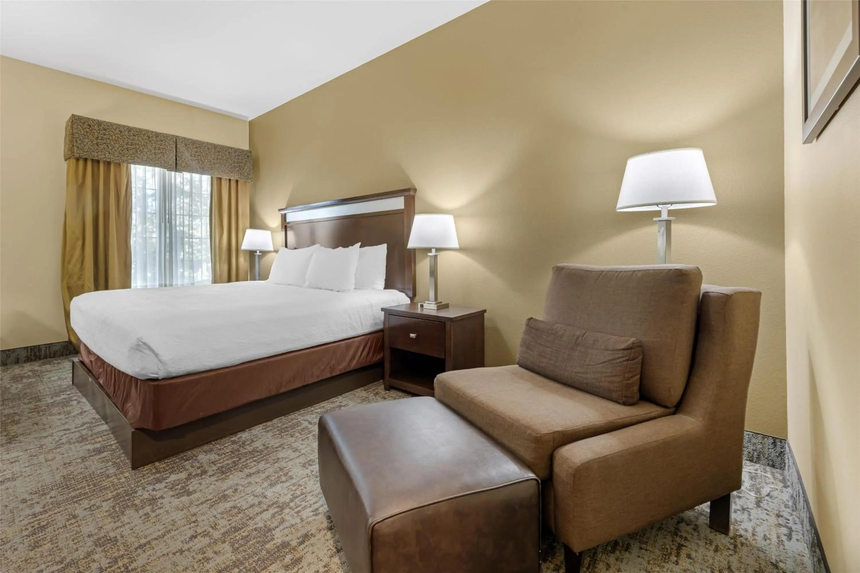 Bedroom, Bed in Best Western Plus Prairie Inn