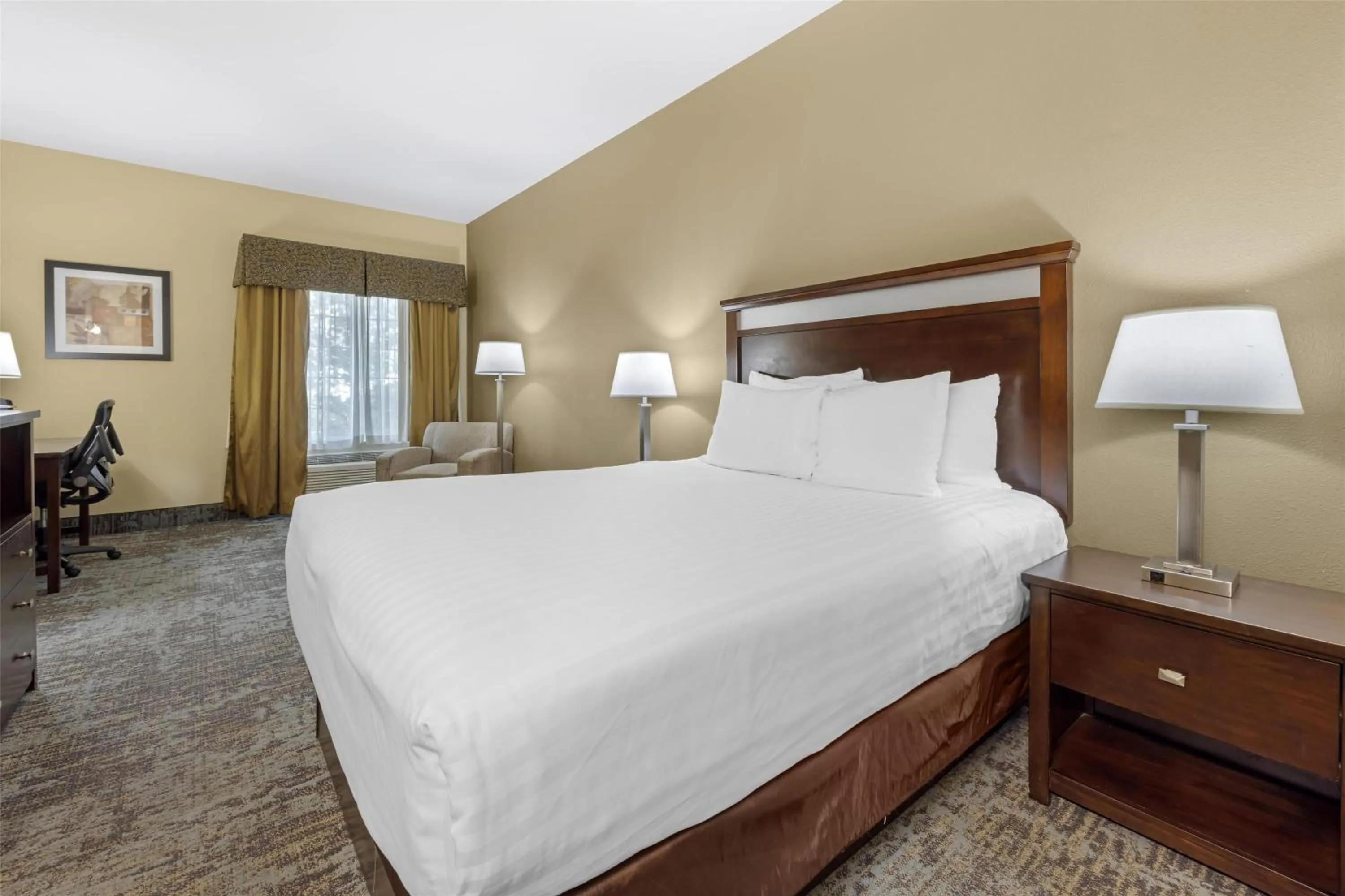 Bedroom, Bed in Best Western Plus Prairie Inn