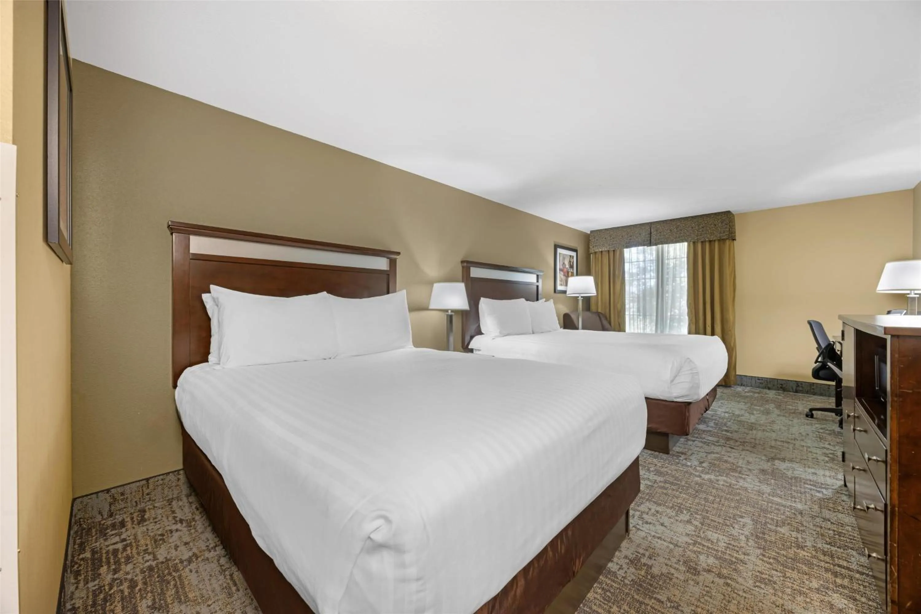 Bedroom, Bed in Best Western Plus Prairie Inn