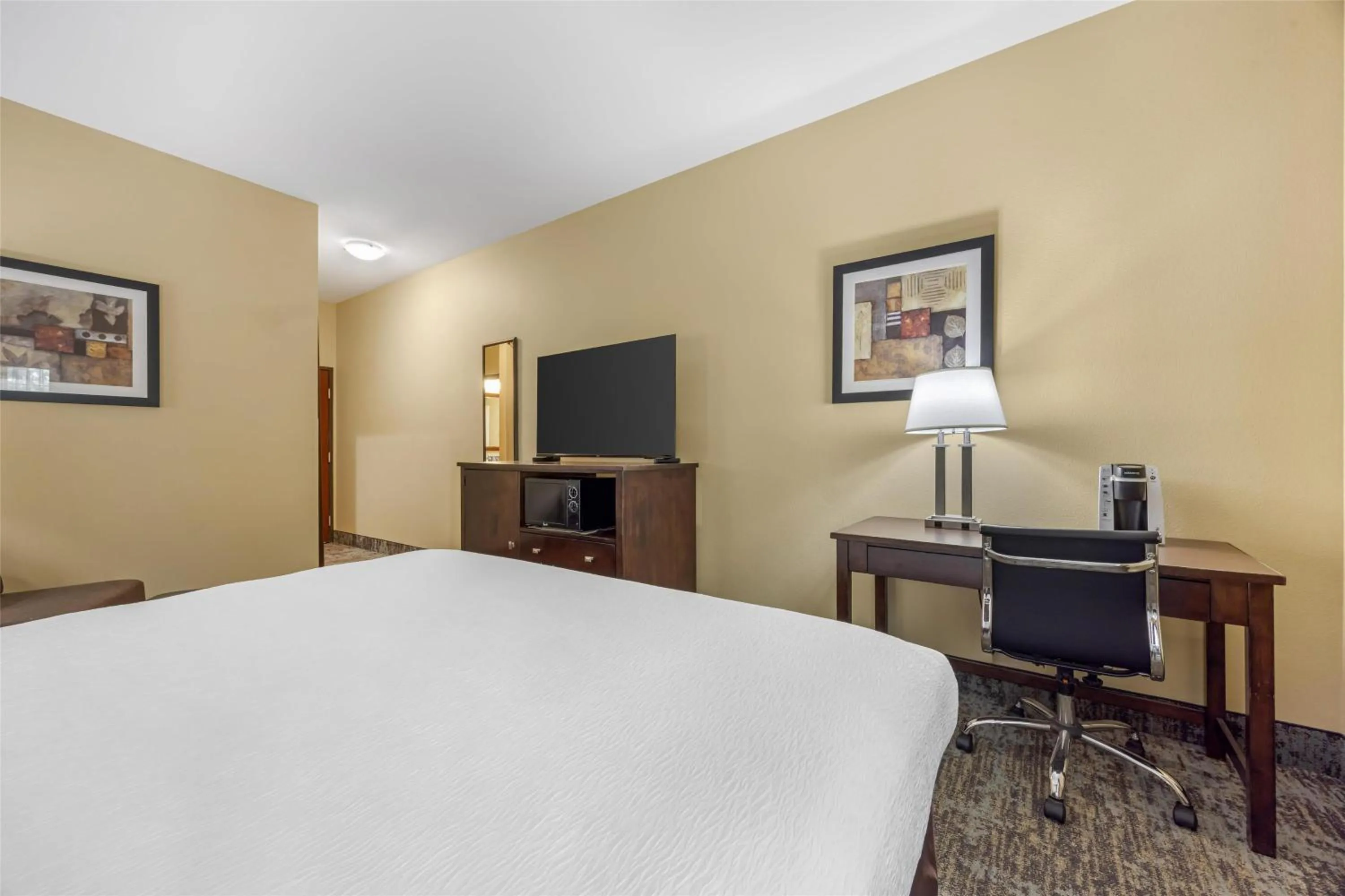 Bedroom, Bed in Best Western Plus Prairie Inn