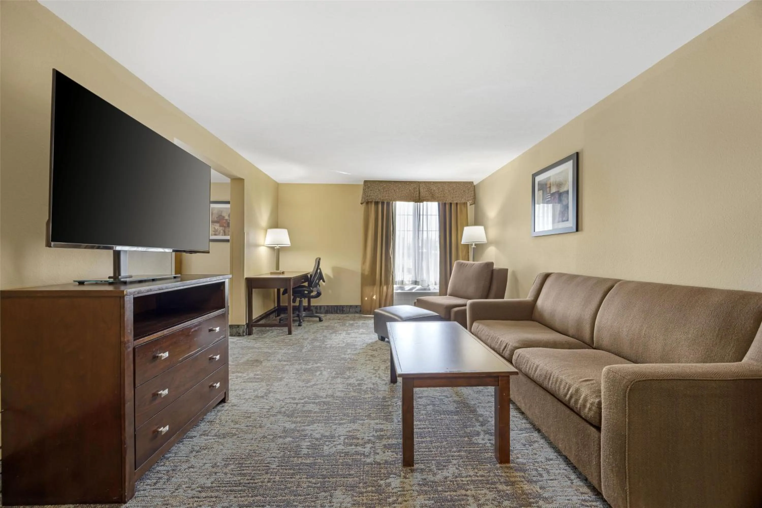 Bedroom in Best Western Plus Prairie Inn