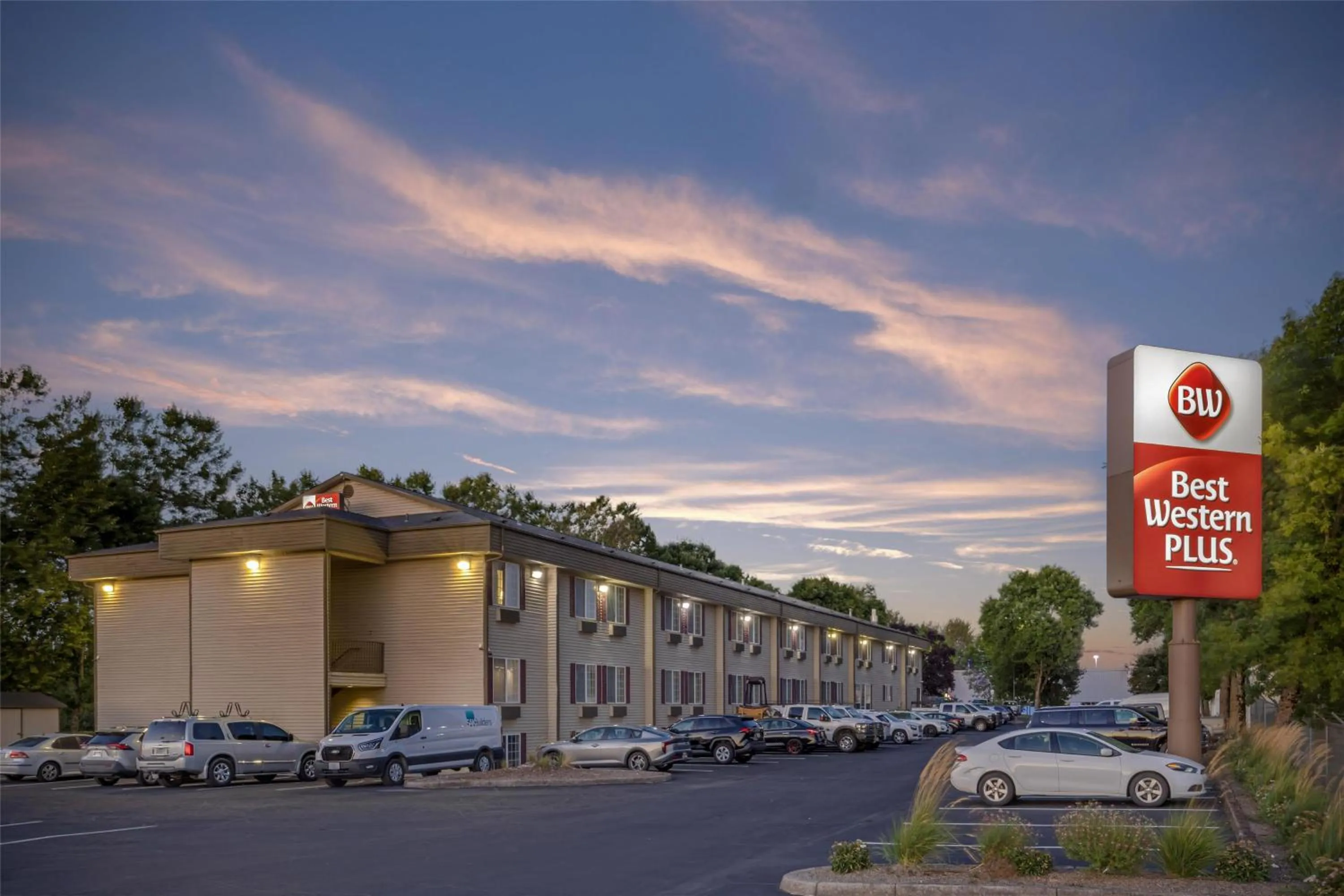 Property building in Best Western Plus Prairie Inn
