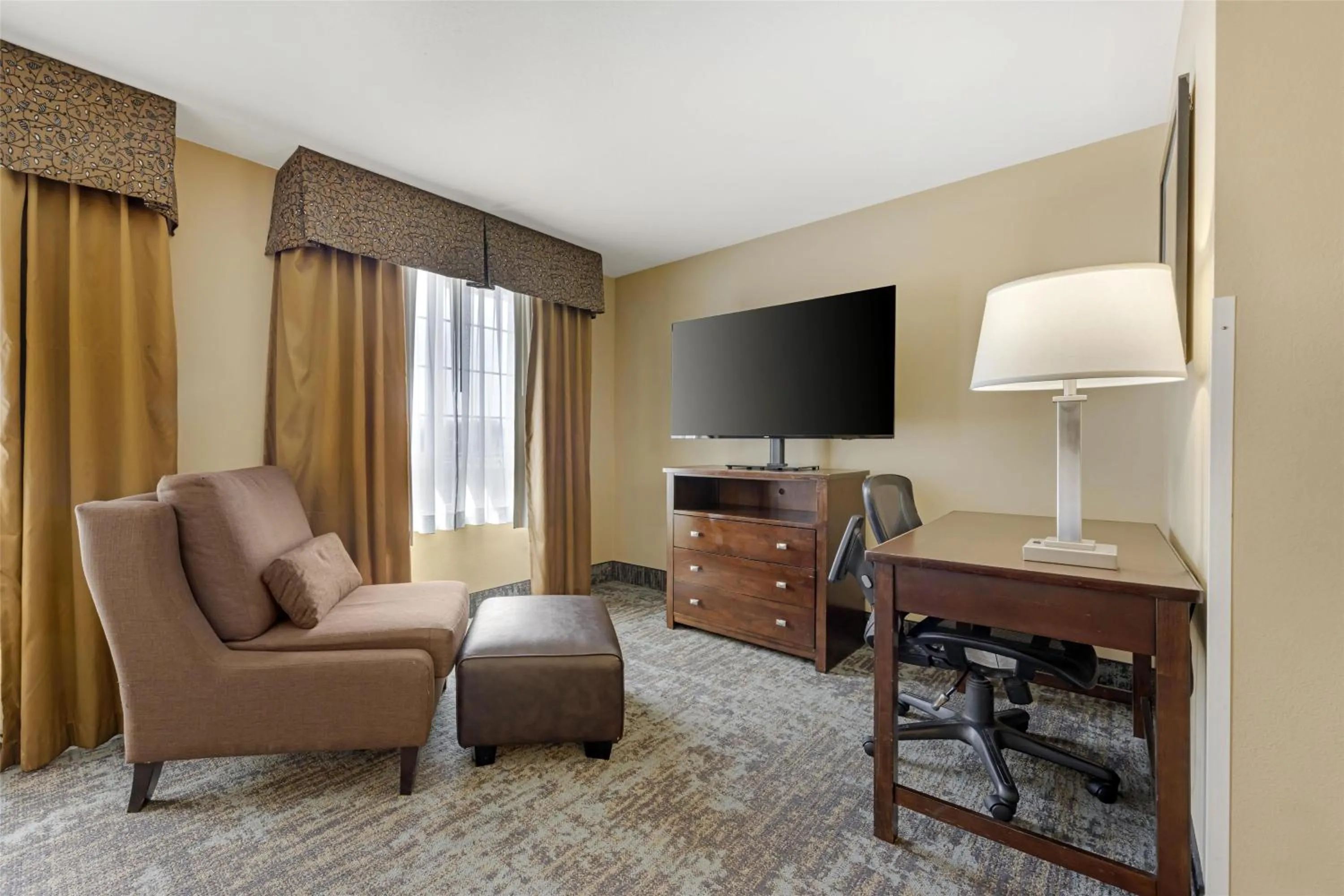 Bedroom in Best Western Plus Prairie Inn