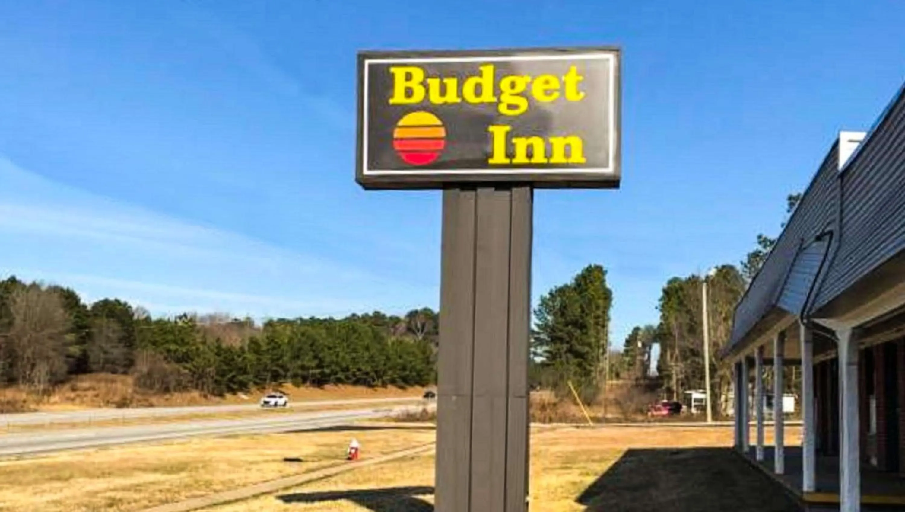 Property building in Budget Inn Franklinton