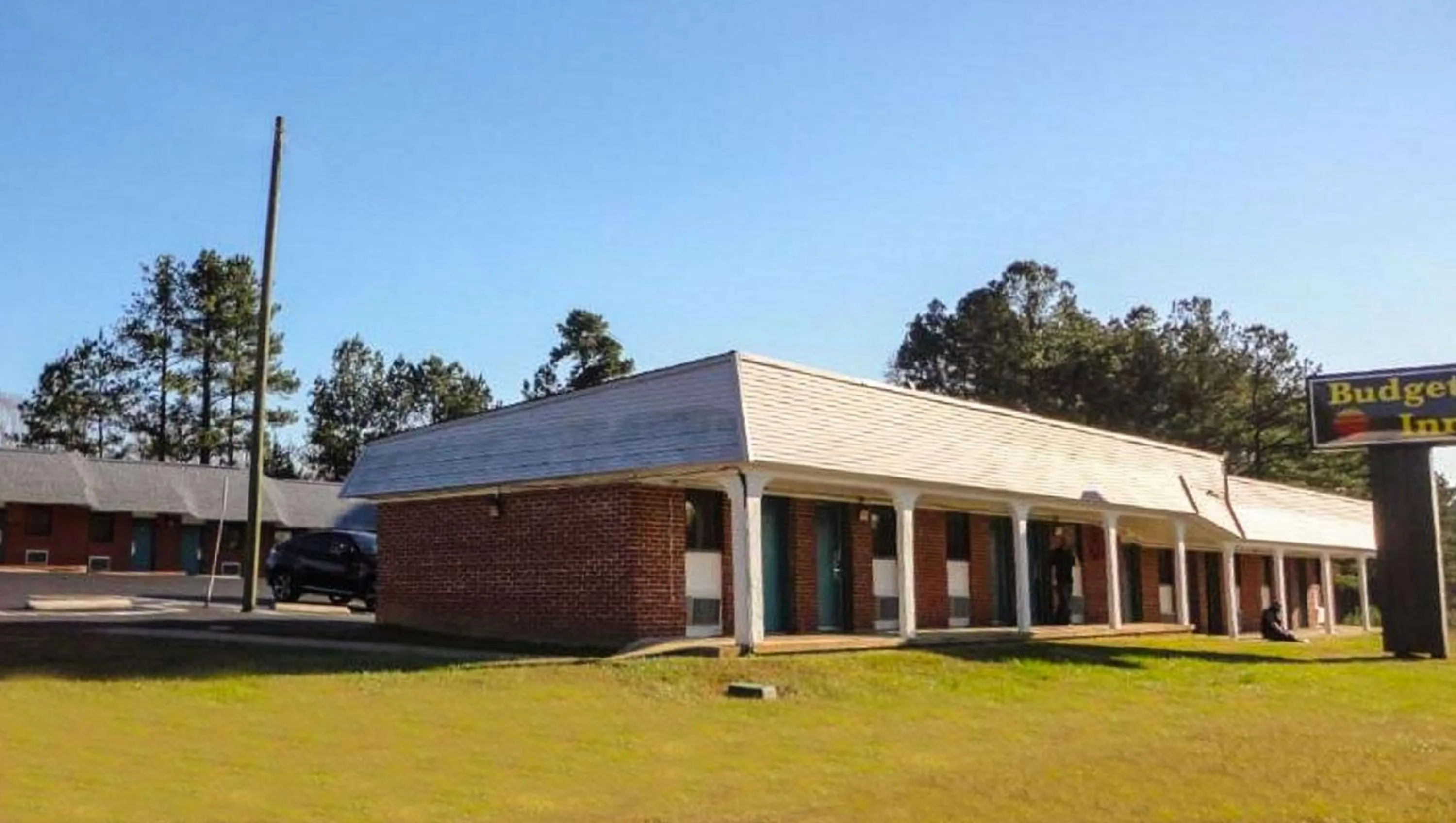 Property Building in Budget Inn Franklinton