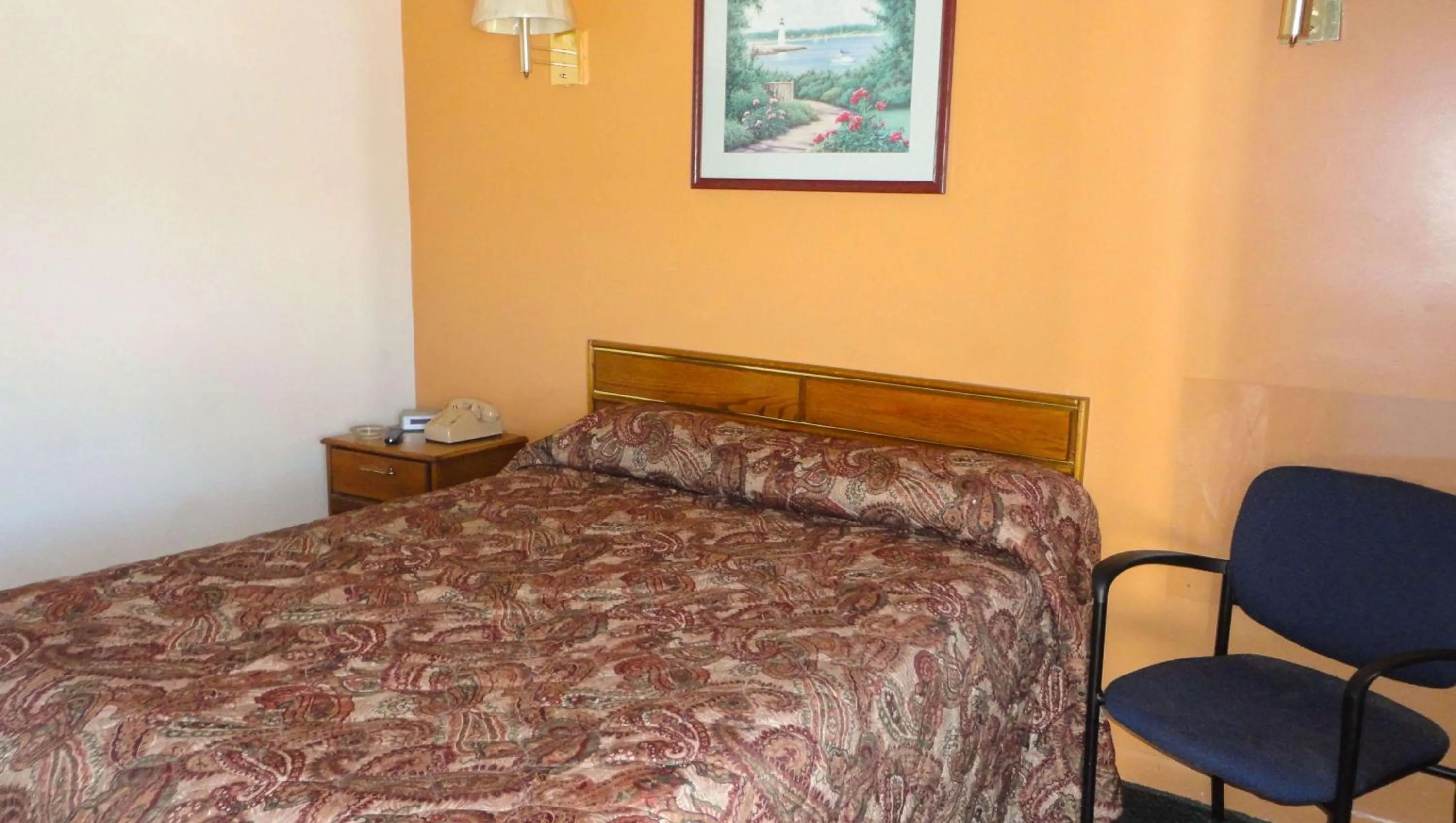 Photo of the whole room in Budget Inn Franklinton