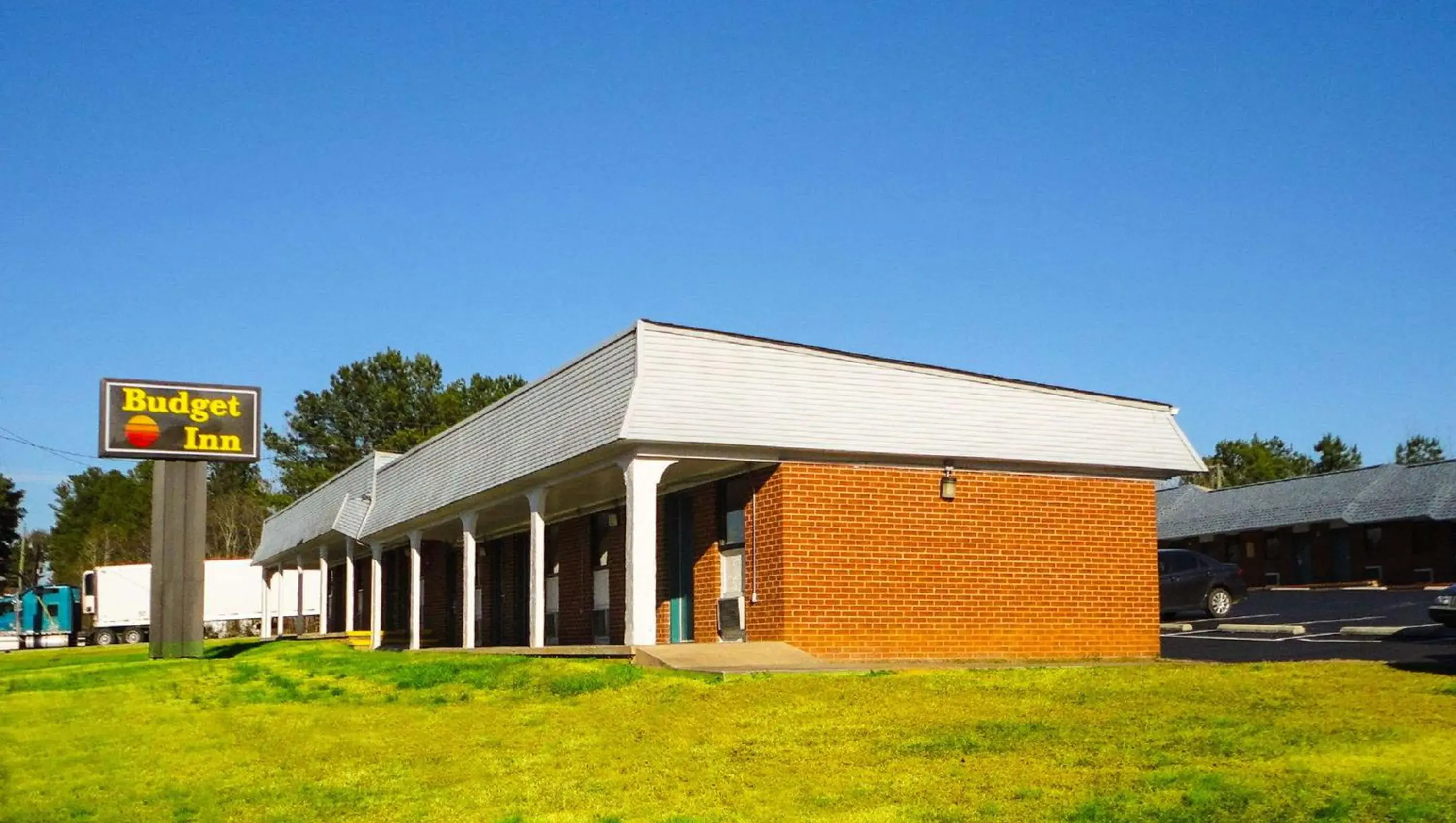 Property Building in Budget Inn Franklinton Property Building in Budget Inn Franklinton