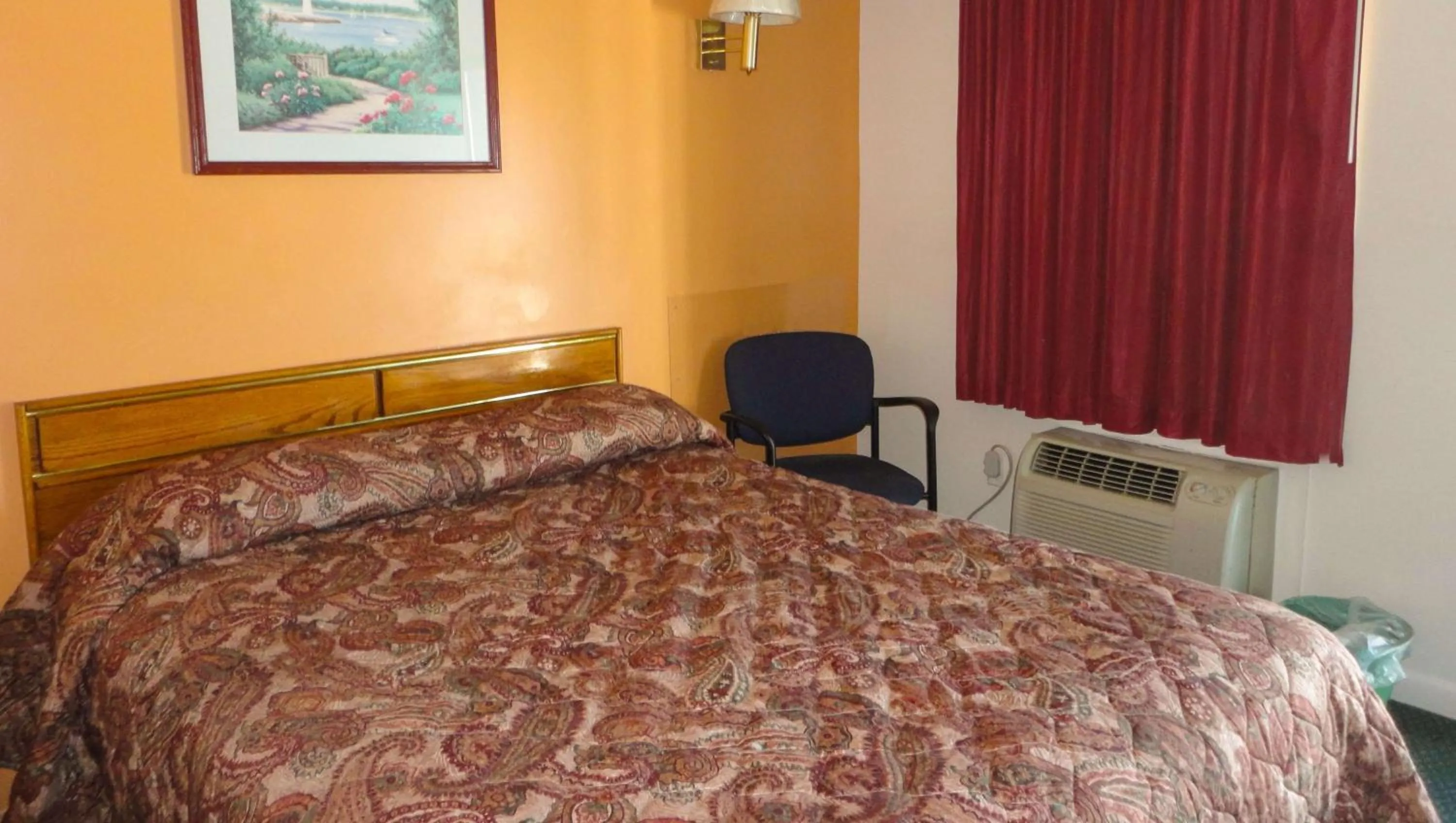 Photo of the whole room in Budget Inn Franklinton