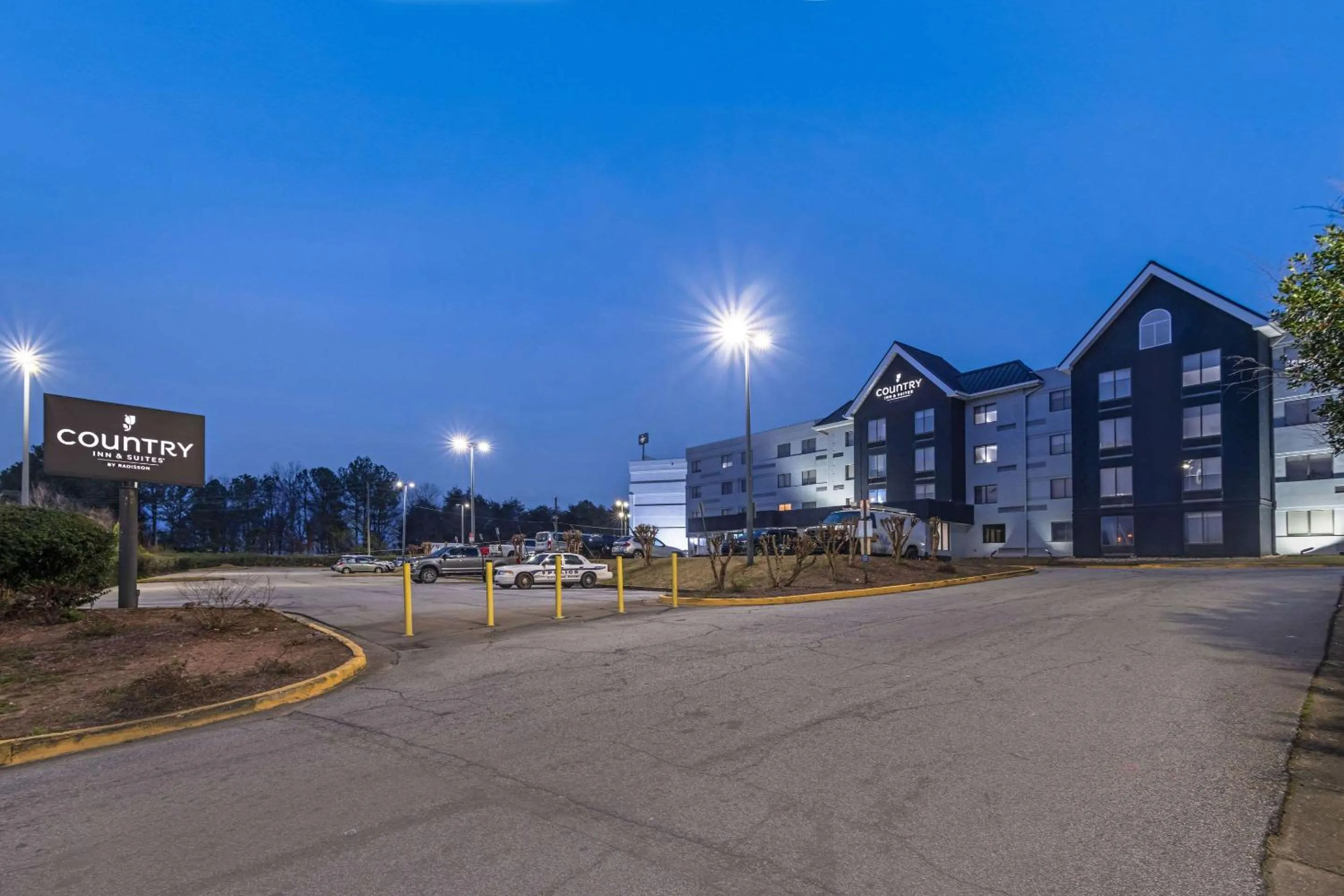Property building in Country Inn & Suites by Radisson, Atlanta Airport South, GA