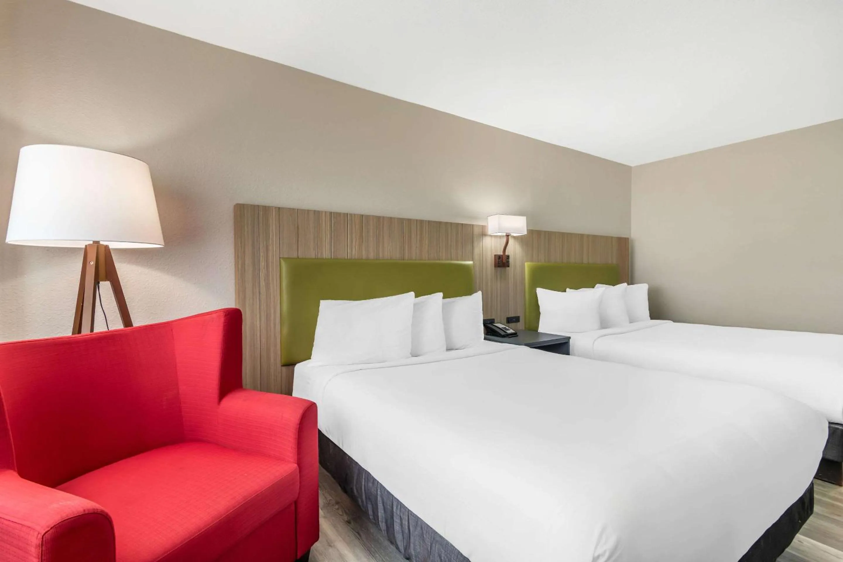 Bedroom, Bed in Country Inn & Suites by Radisson, Atlanta Airport South, GA