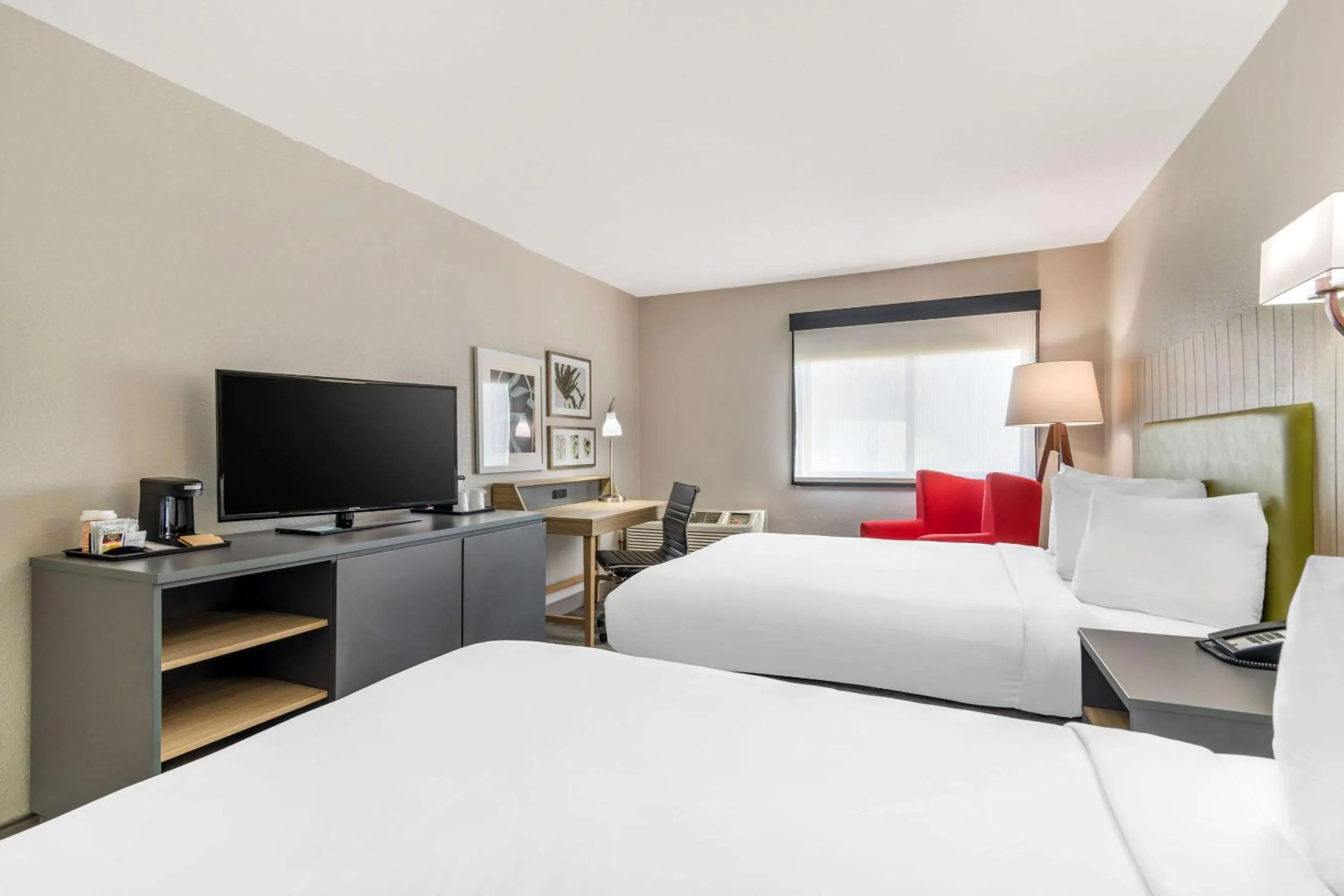 Bedroom, Bed in Country Inn & Suites by Radisson, Atlanta Airport South, GA