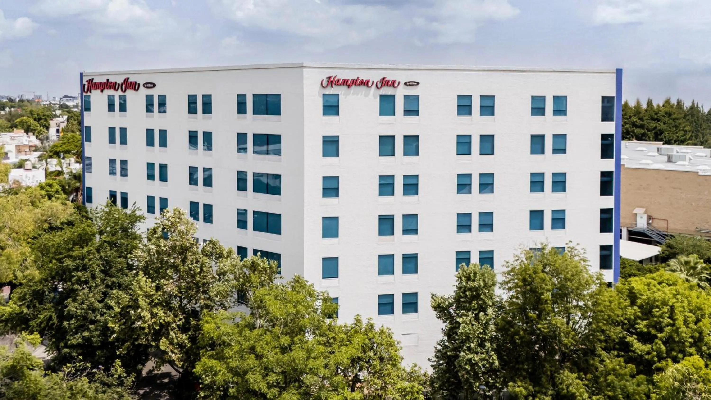 Property building in Hampton by Hilton Guadalajara Expo