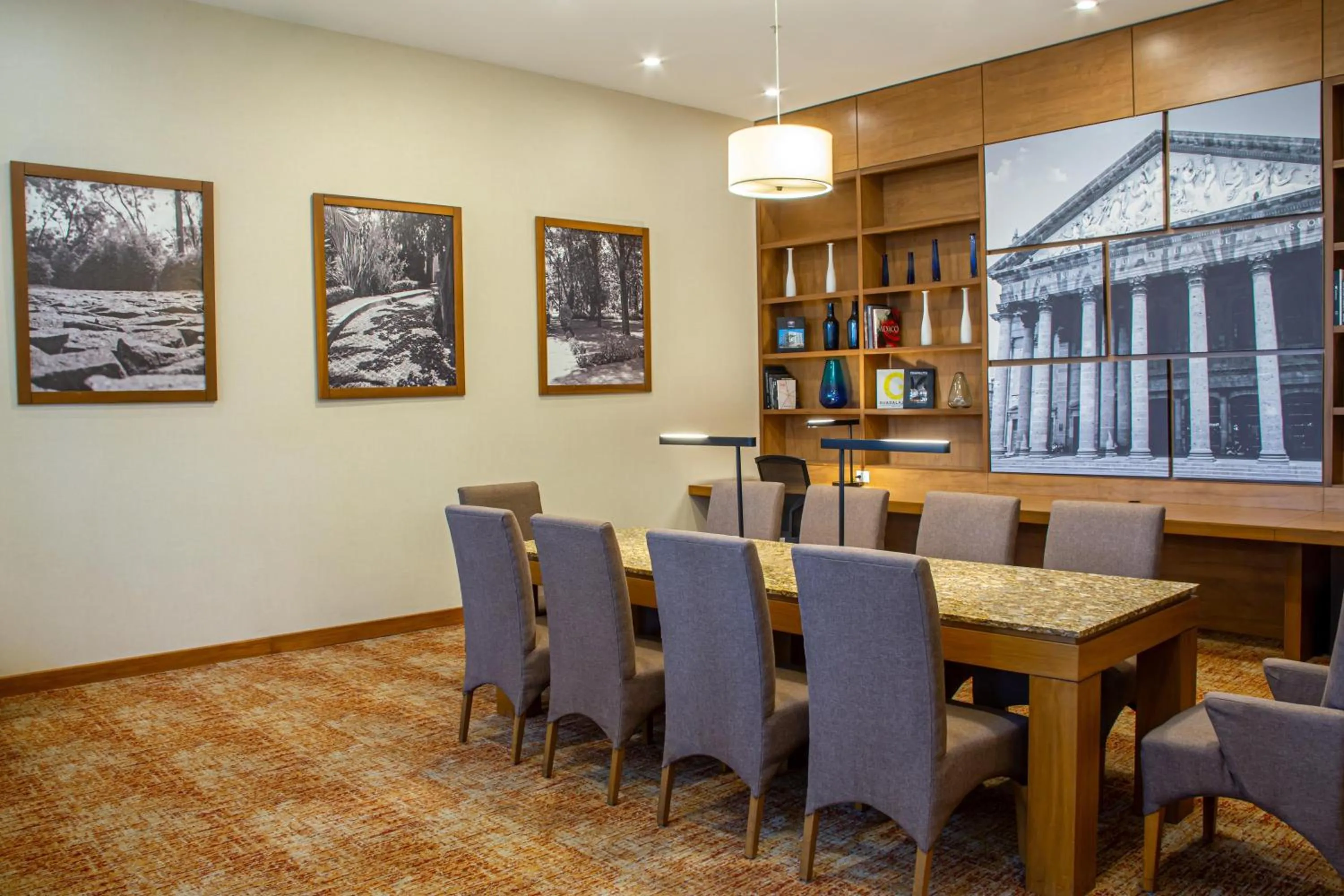 Lobby or reception in Hampton by Hilton Guadalajara Expo