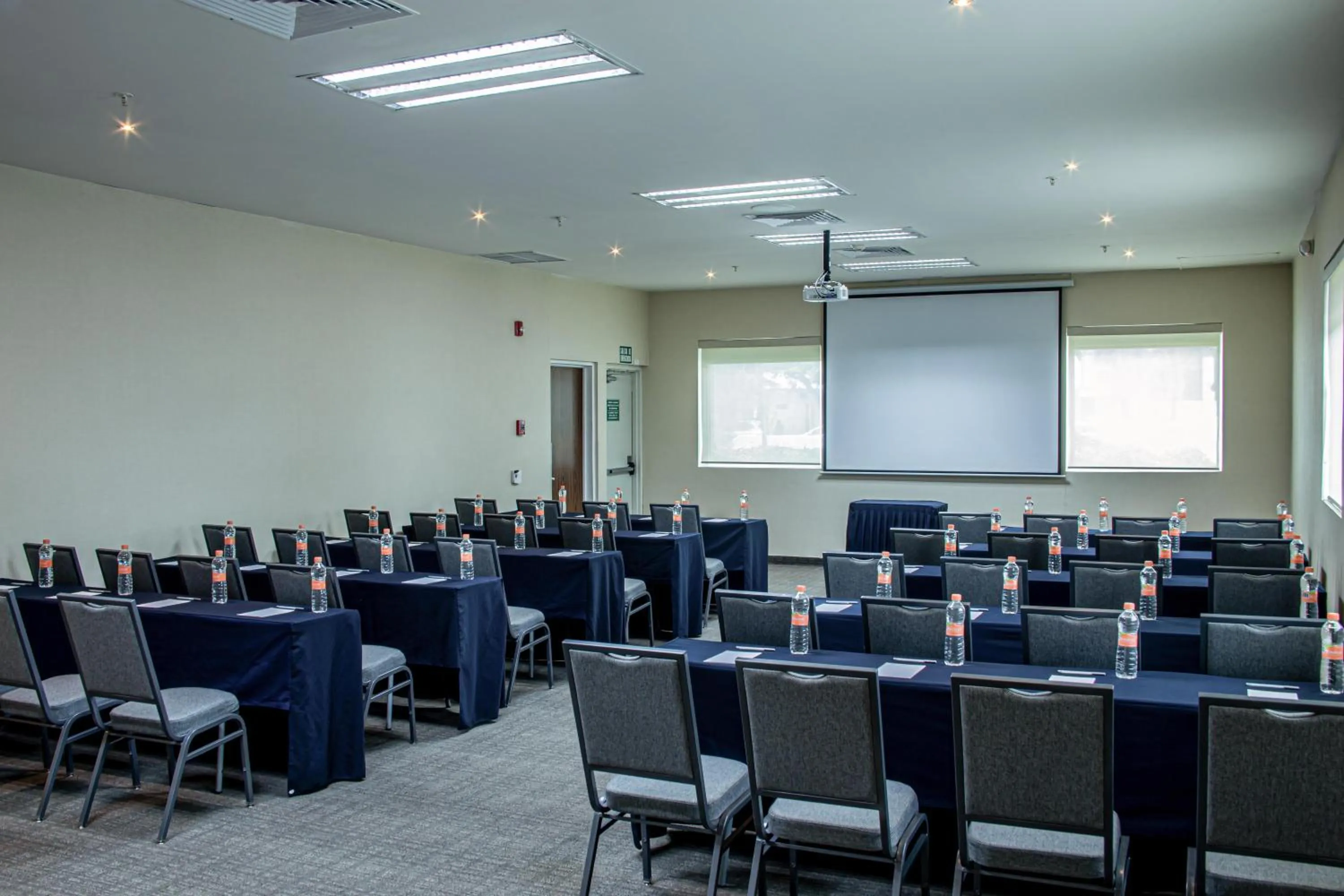 Meeting/conference room in Hampton by Hilton Guadalajara Expo