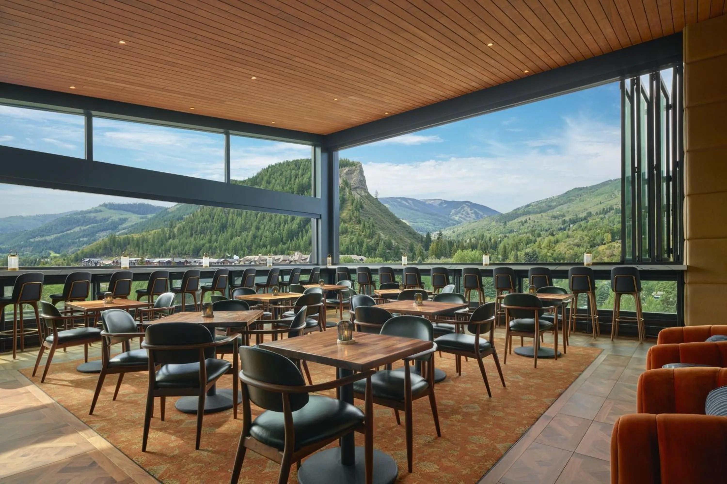 Lounge or bar in The Westin Riverfront Resort & Spa, Avon, Vail Valley