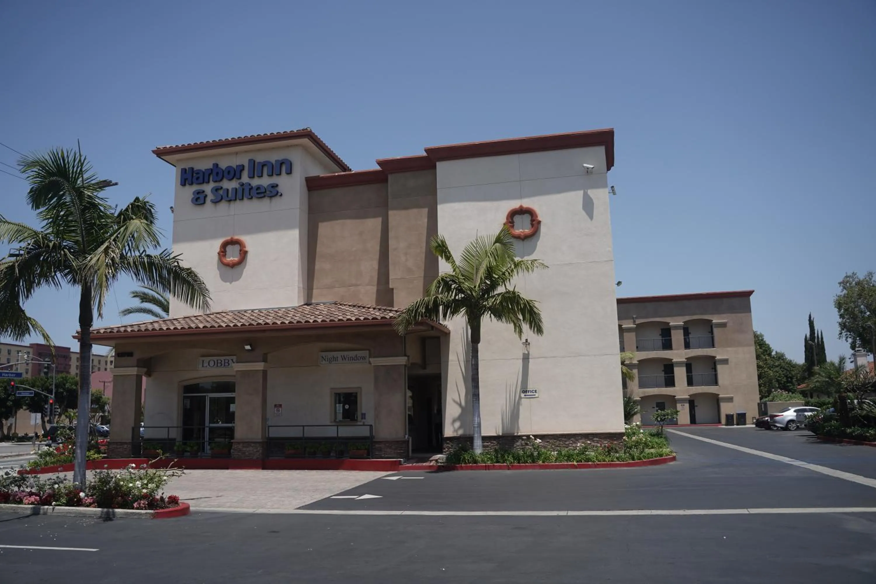 Property building in Harbor Inn & Suites