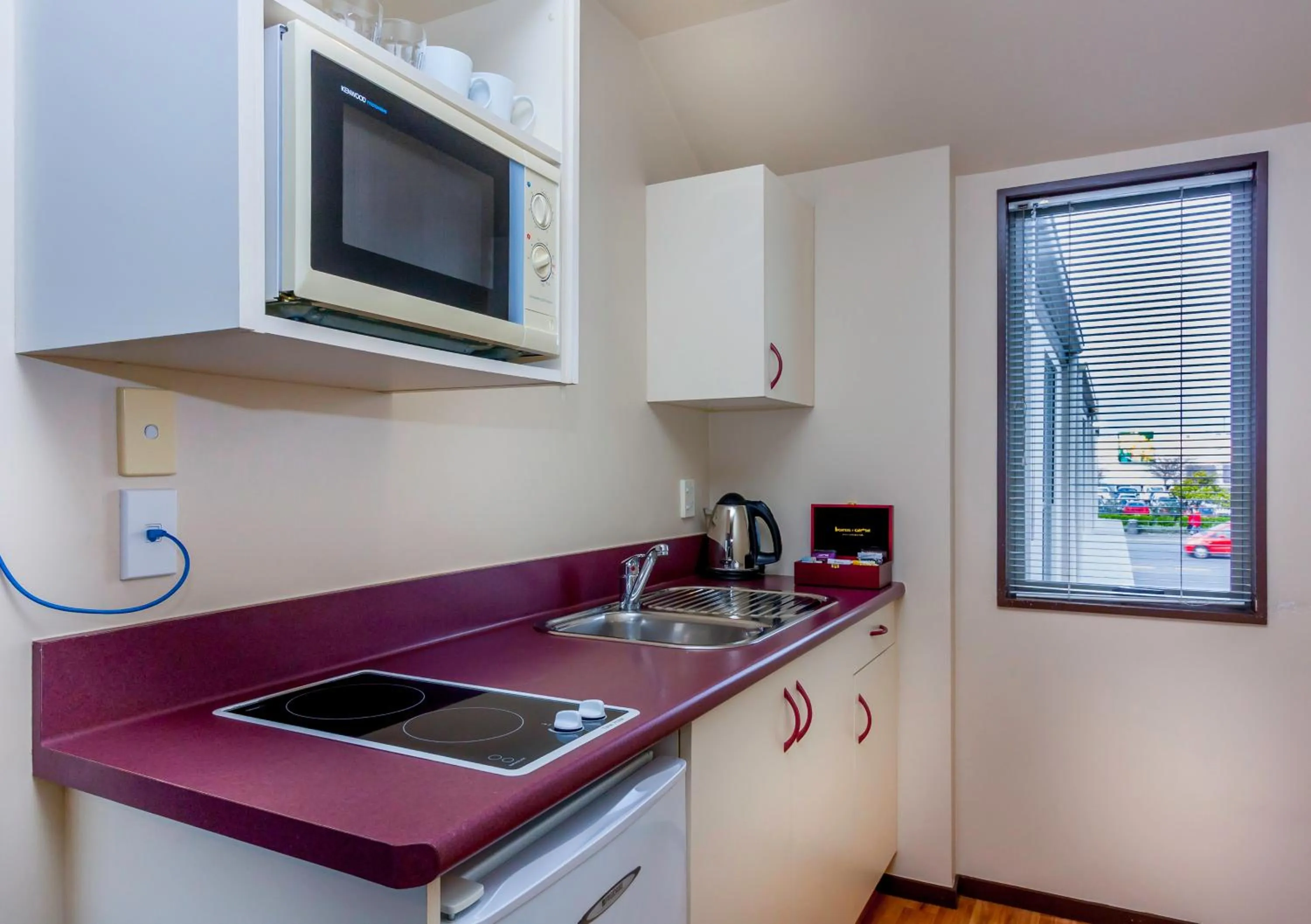 Kitchen or kitchenette in Deans Bush Motel