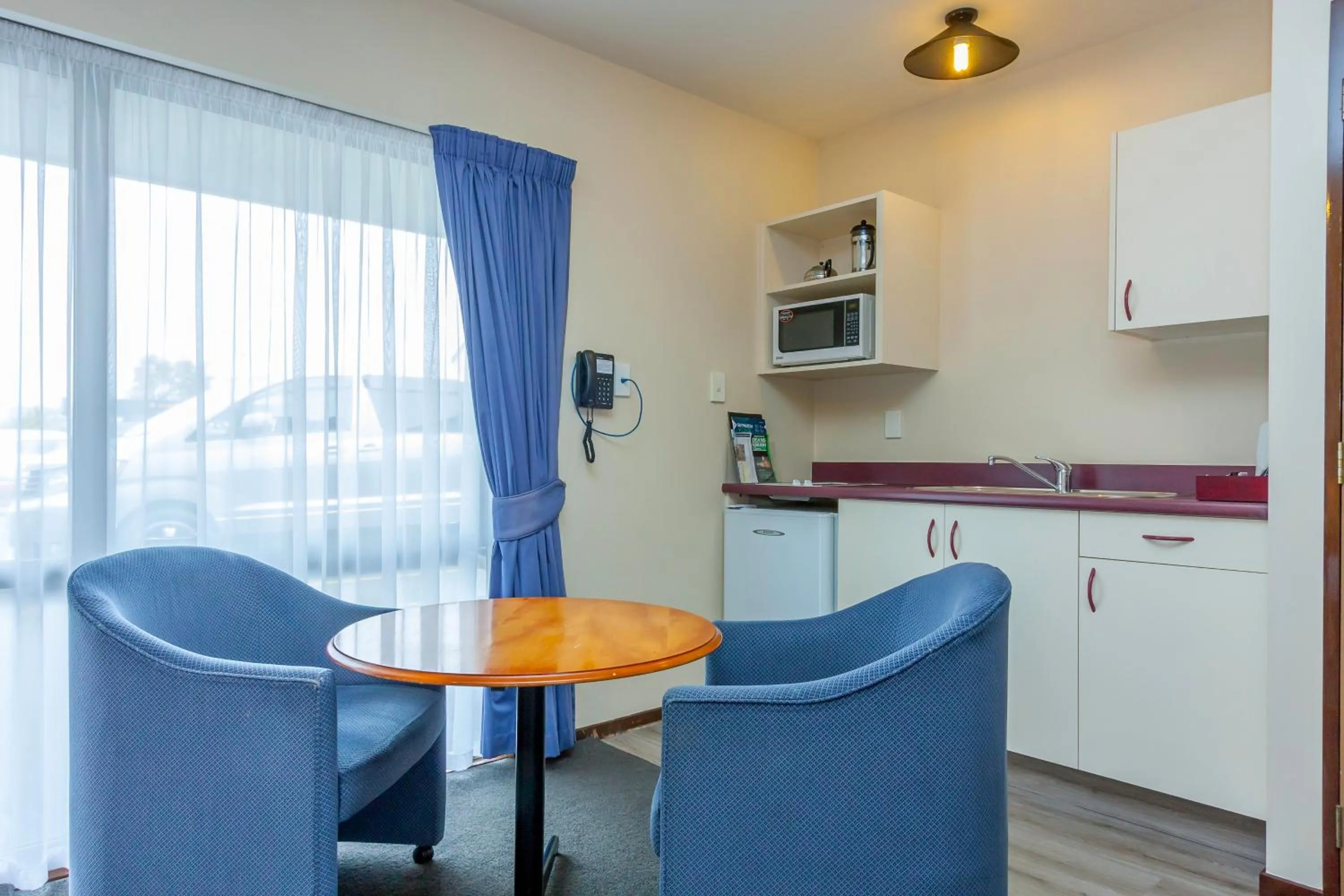 Dining area in Deans Bush Motel