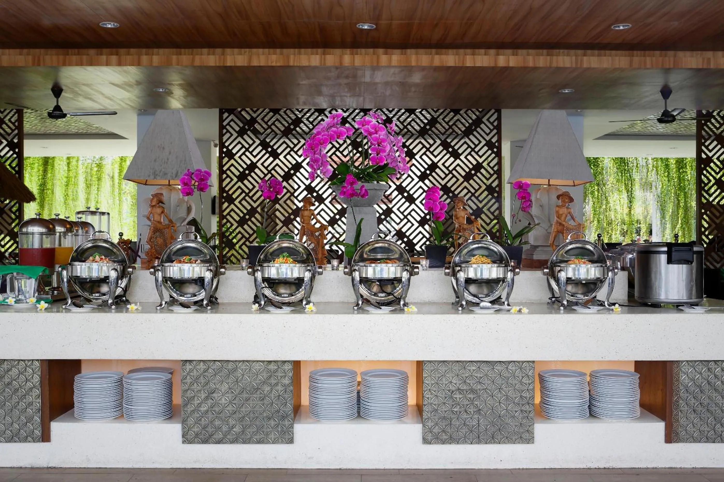 Restaurant/places to eat in Hotel Santika Siligita Nusa Dua