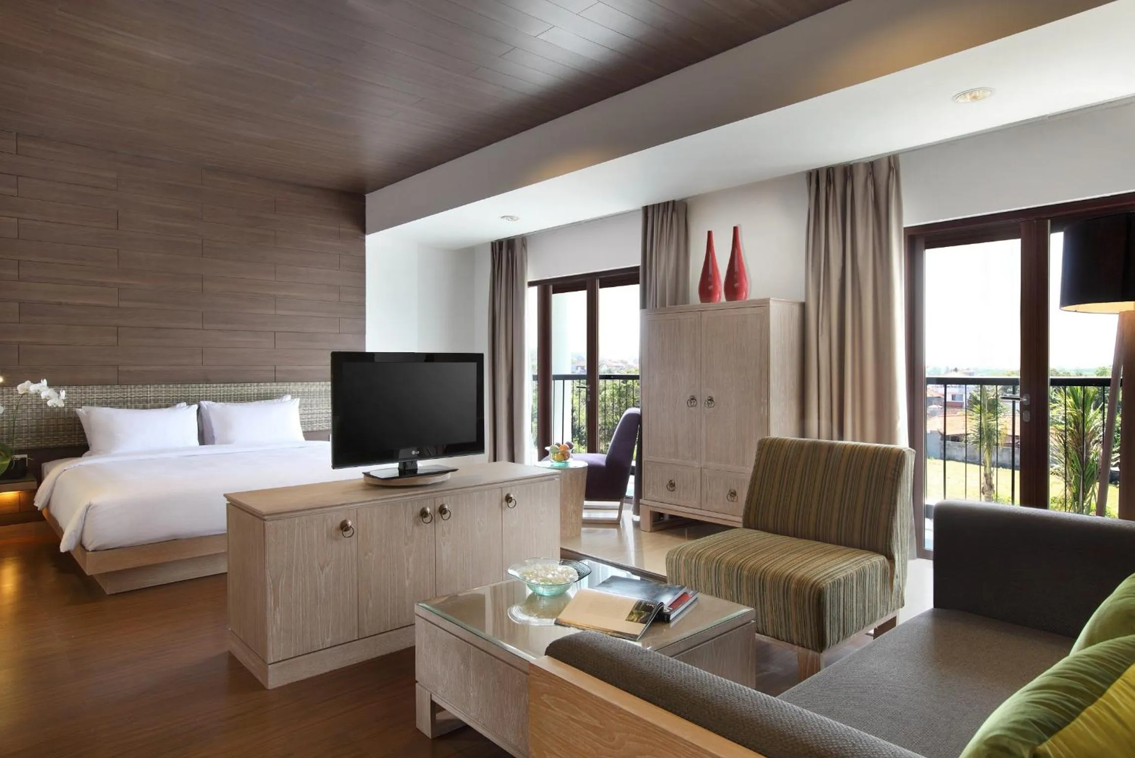 Living room, Bed in Hotel Santika Siligita Nusa Dua