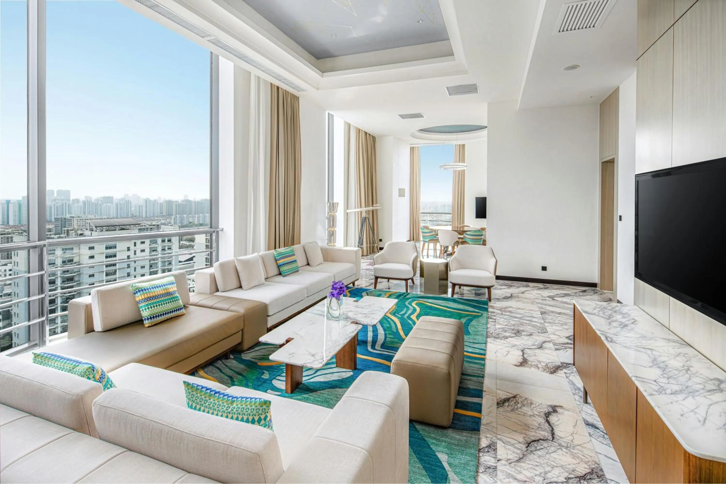 Living room in Renaissance Shanghai Caohejing Hotel