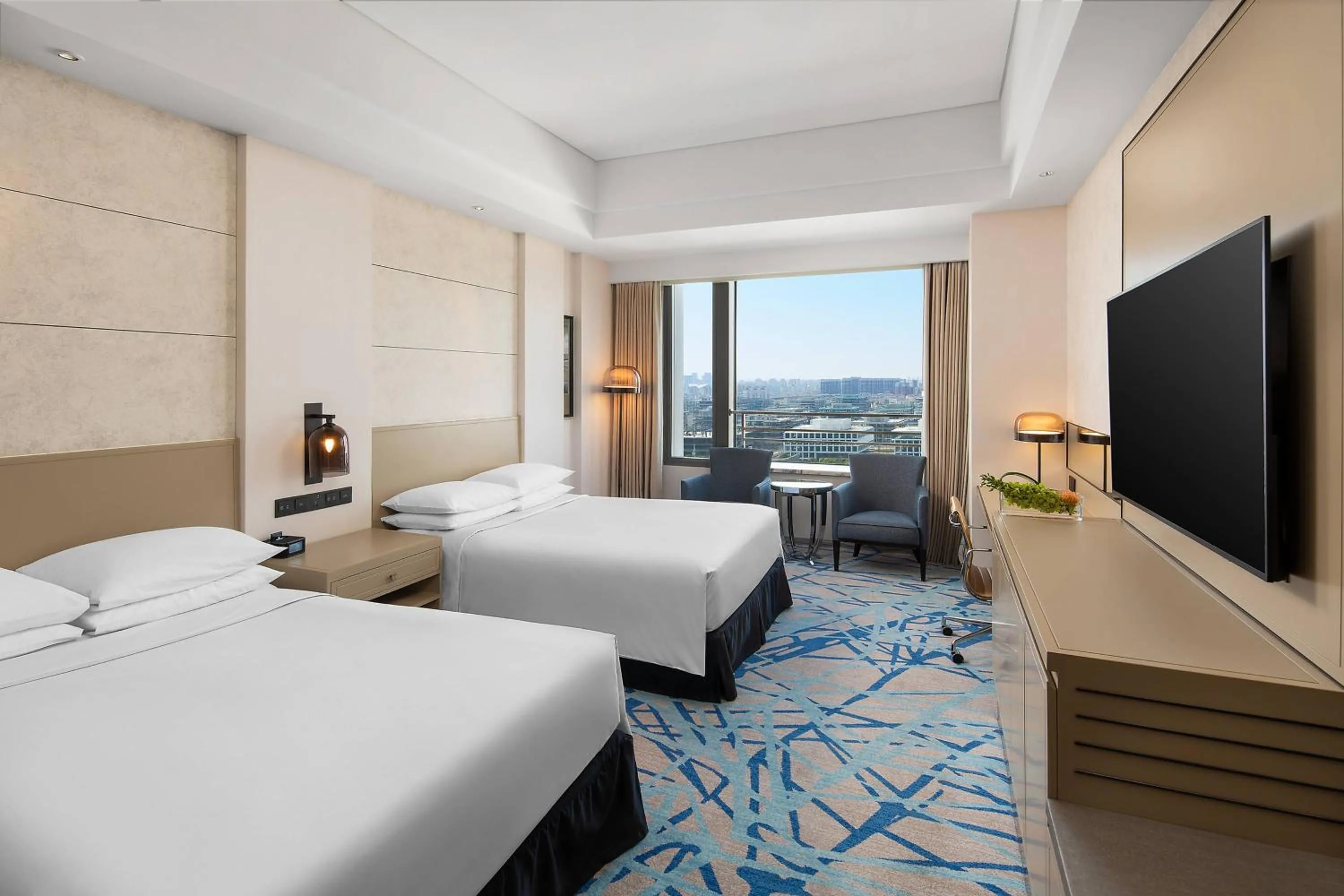 Photo of the whole room, Bed in Renaissance Shanghai Caohejing Hotel