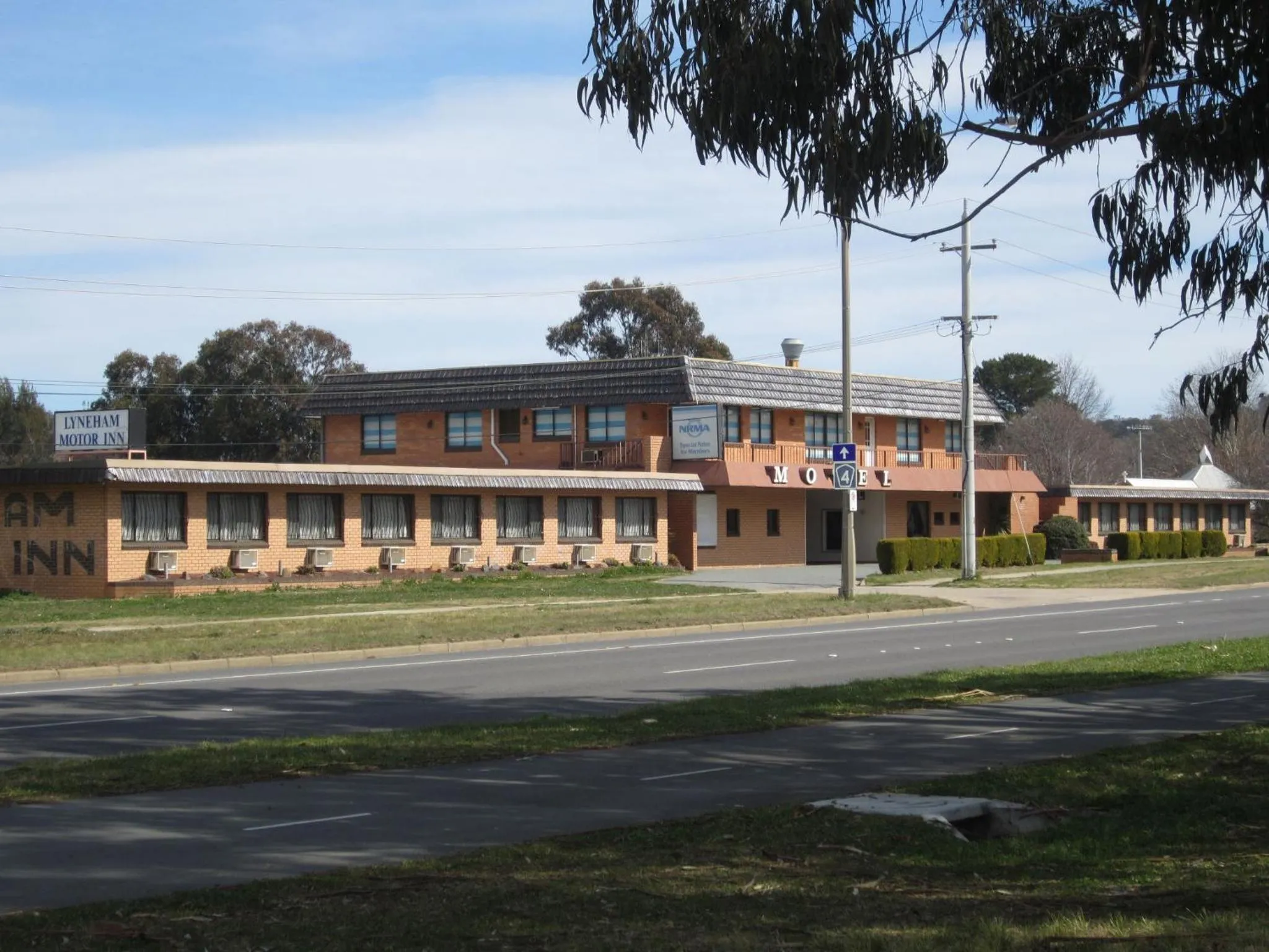 Facade/entrance in Canberra Lyneham Motor Inn