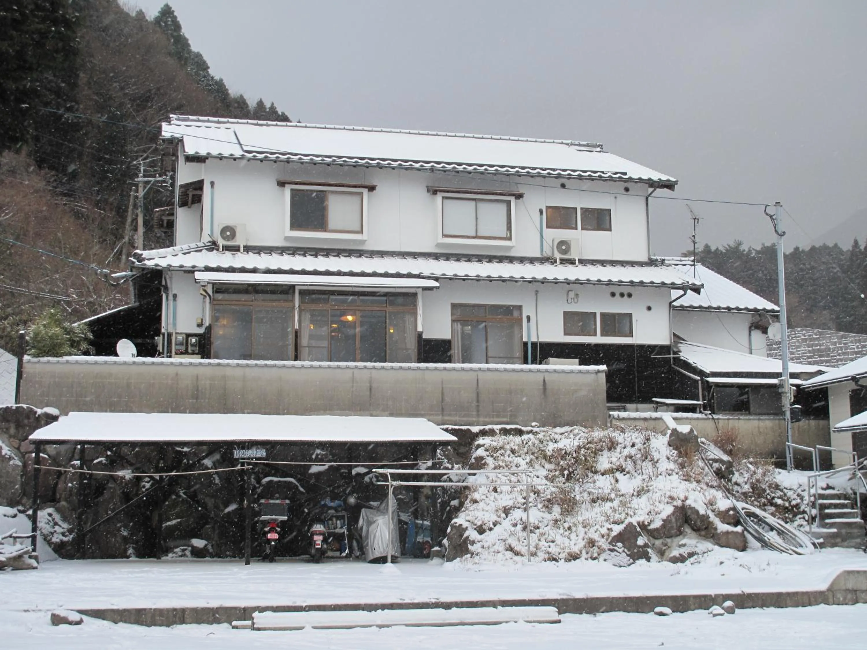 Property building in Yufuin Country Road Youth Hostel